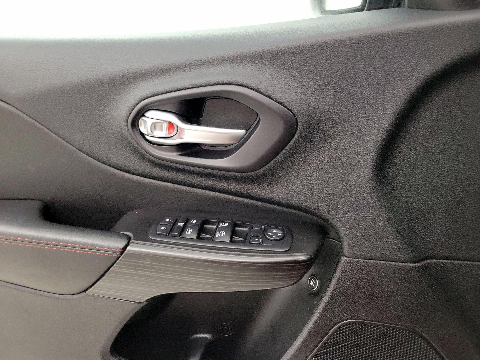 Thumbnail: 2014 Jeep Cherokee - 12