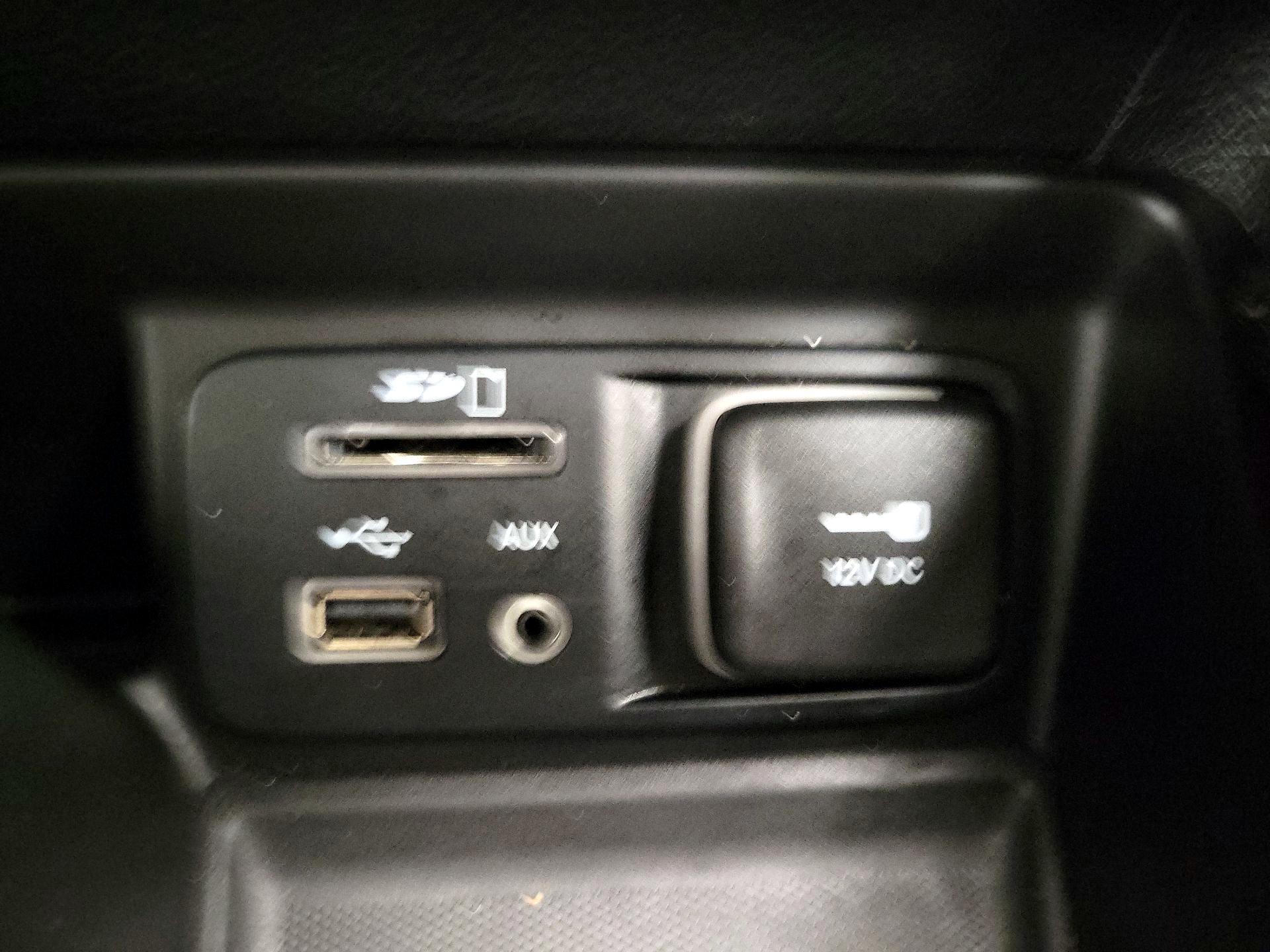 Thumbnail: 2014 Jeep Cherokee - 19