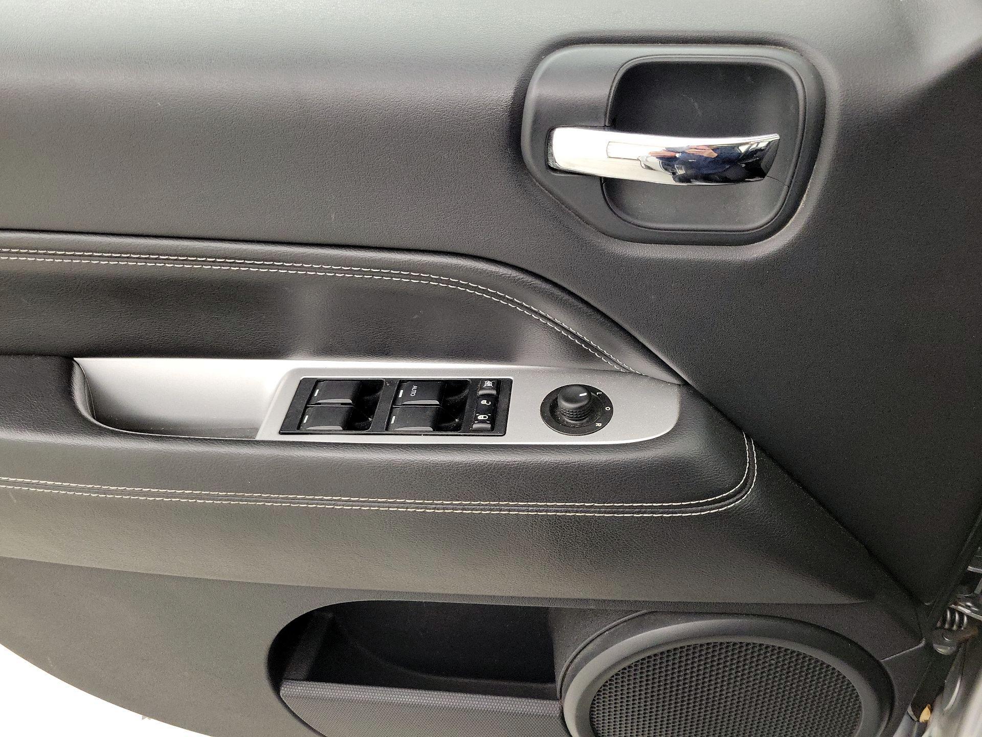 Thumbnail: 2015 Jeep Compass - 12