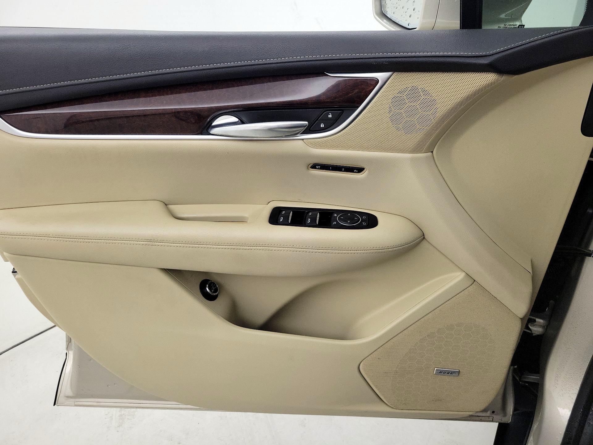 Thumbnail: 2017 Cadillac XT5 - 12