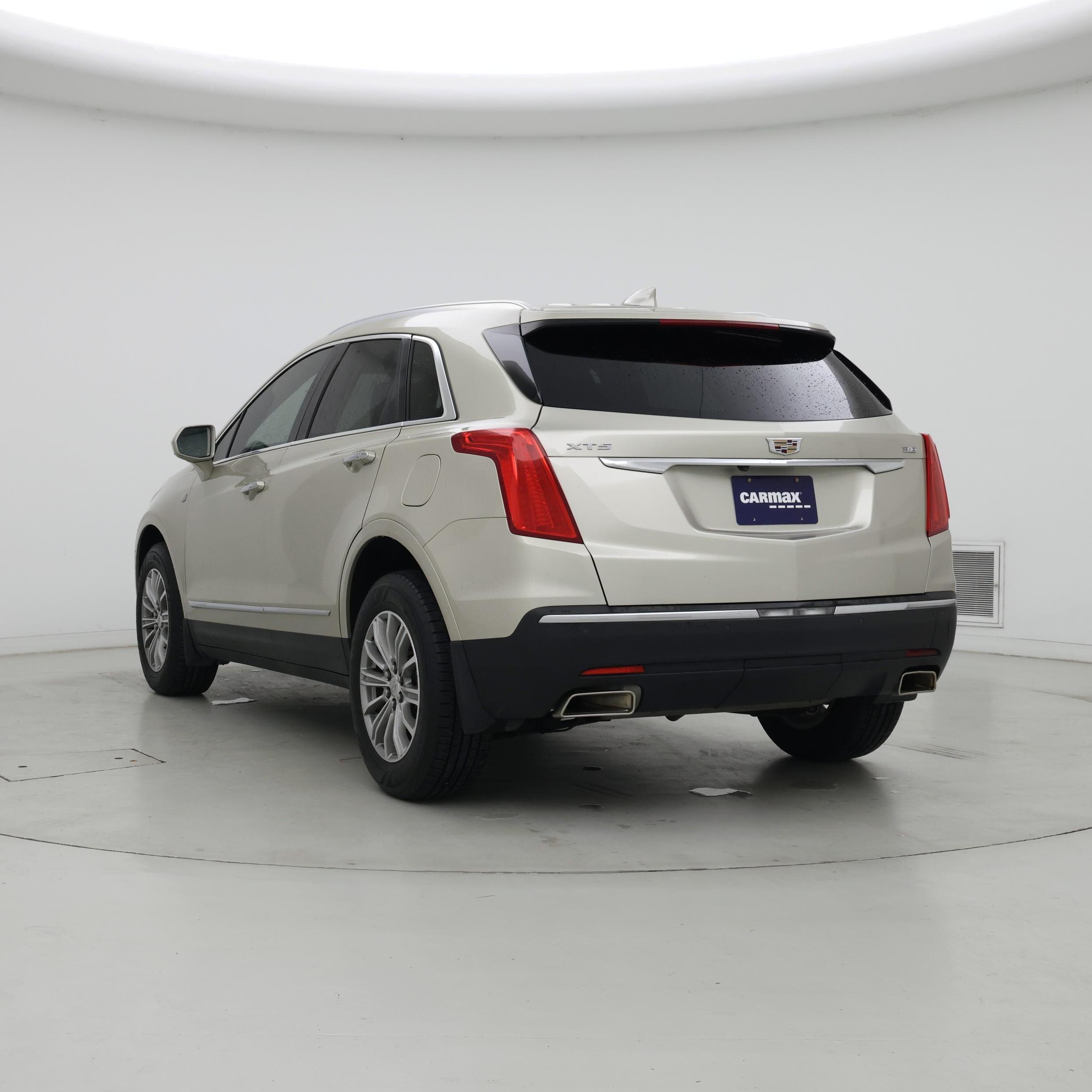 Thumbnail: 2017 Cadillac XT5 - 2