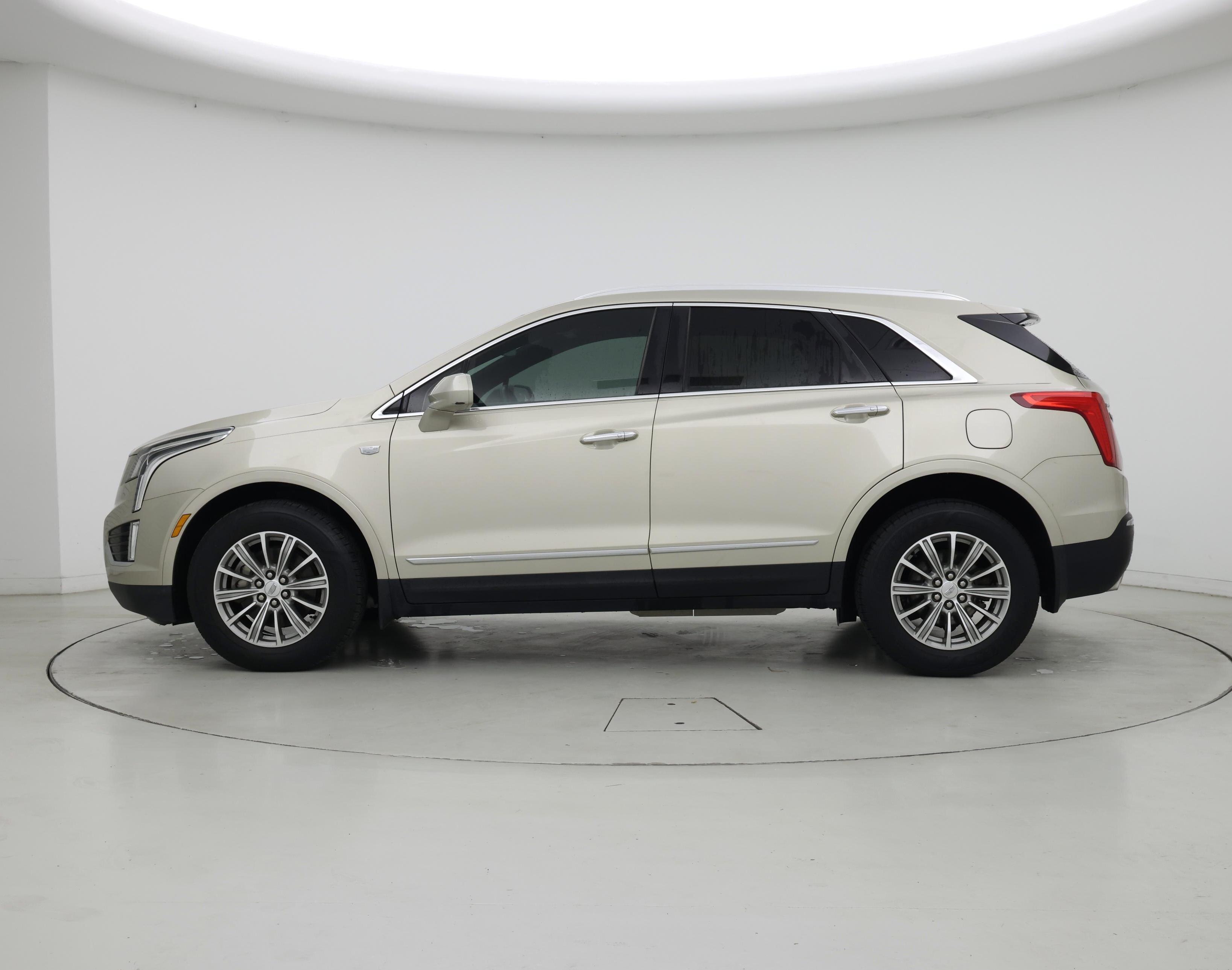Thumbnail: 2017 Cadillac XT5 - 3