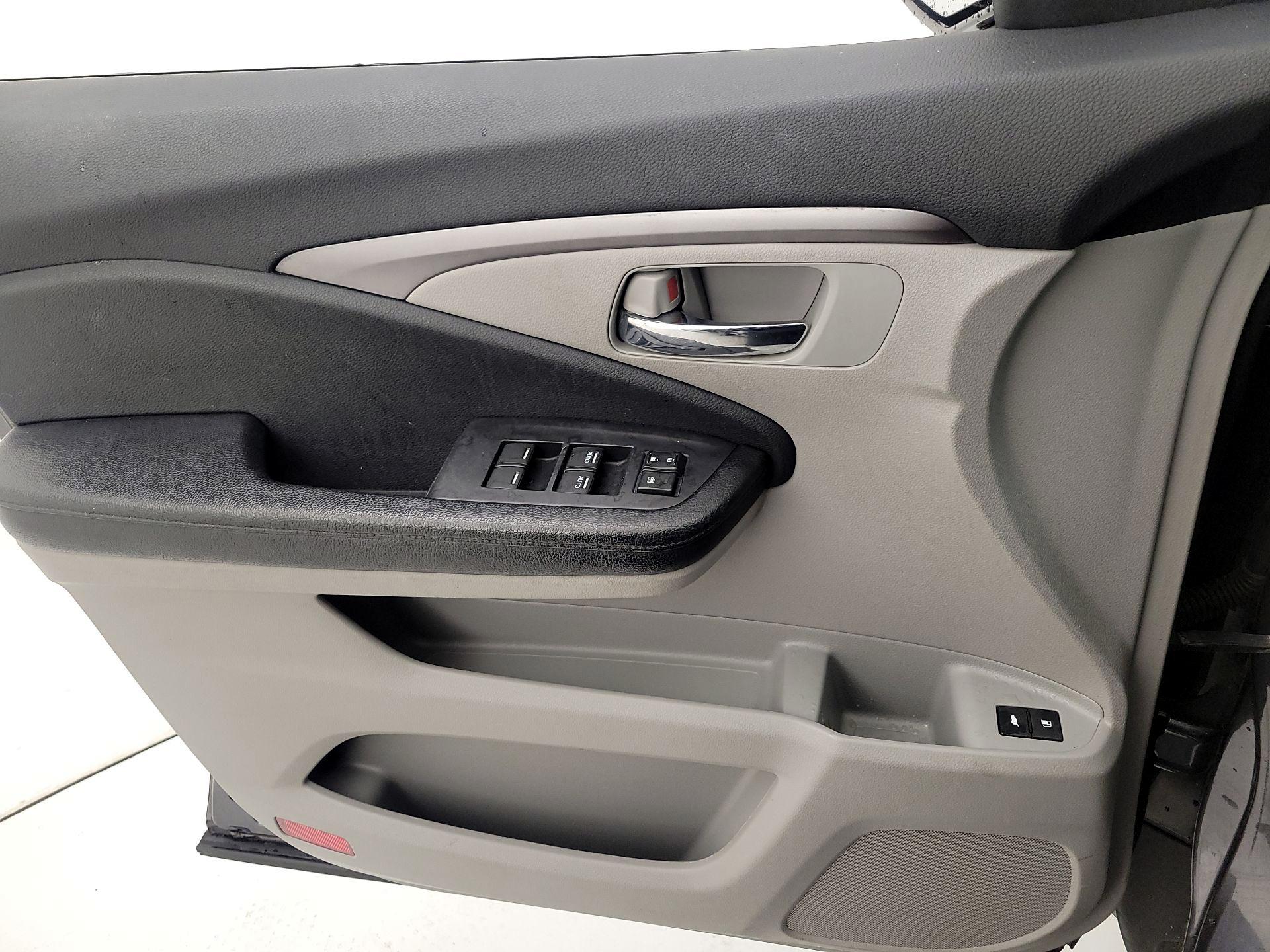 Thumbnail: 2016 Honda Pilot - 12