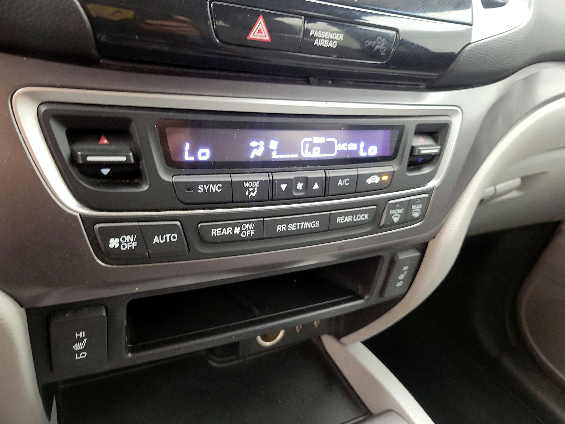 Thumbnail: 2016 Honda Pilot - 14