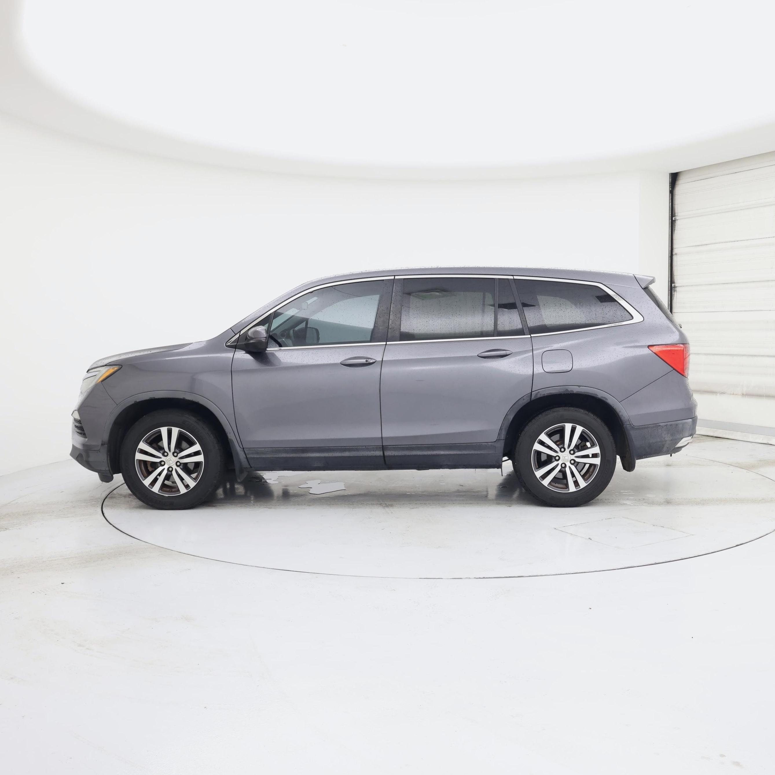 Thumbnail: 2016 Honda Pilot - 3