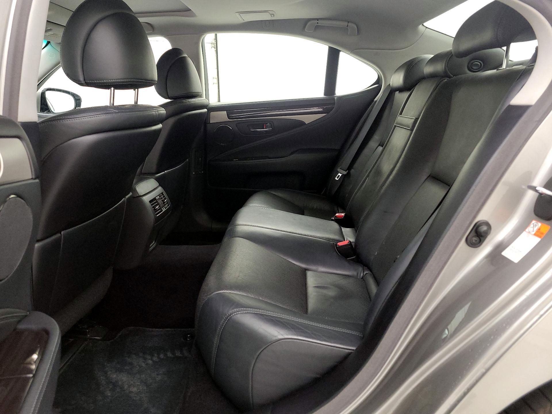 Thumbnail: 2016 Lexus LS - 19