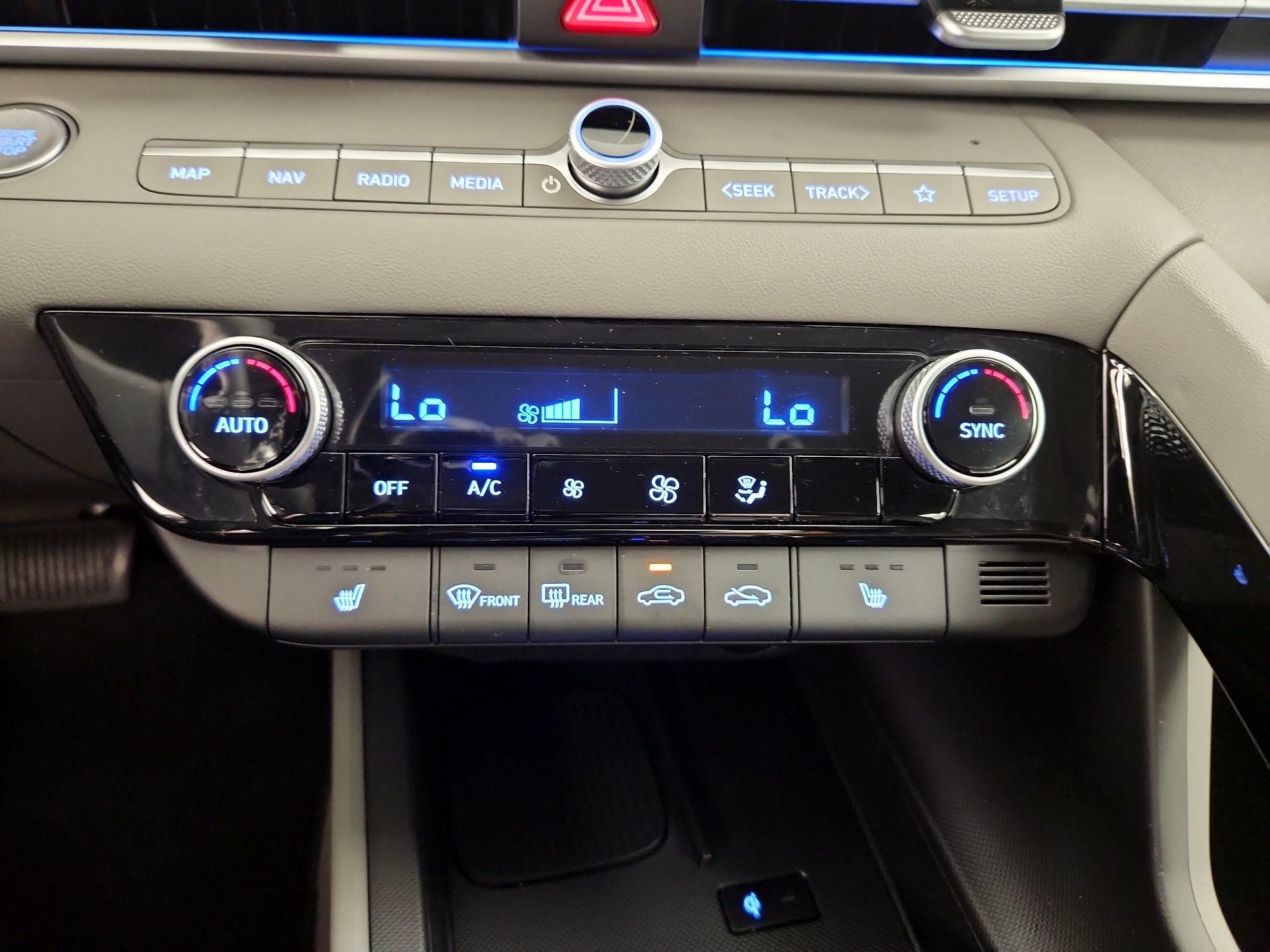 Thumbnail: 2024 Hyundai Elantra - 17