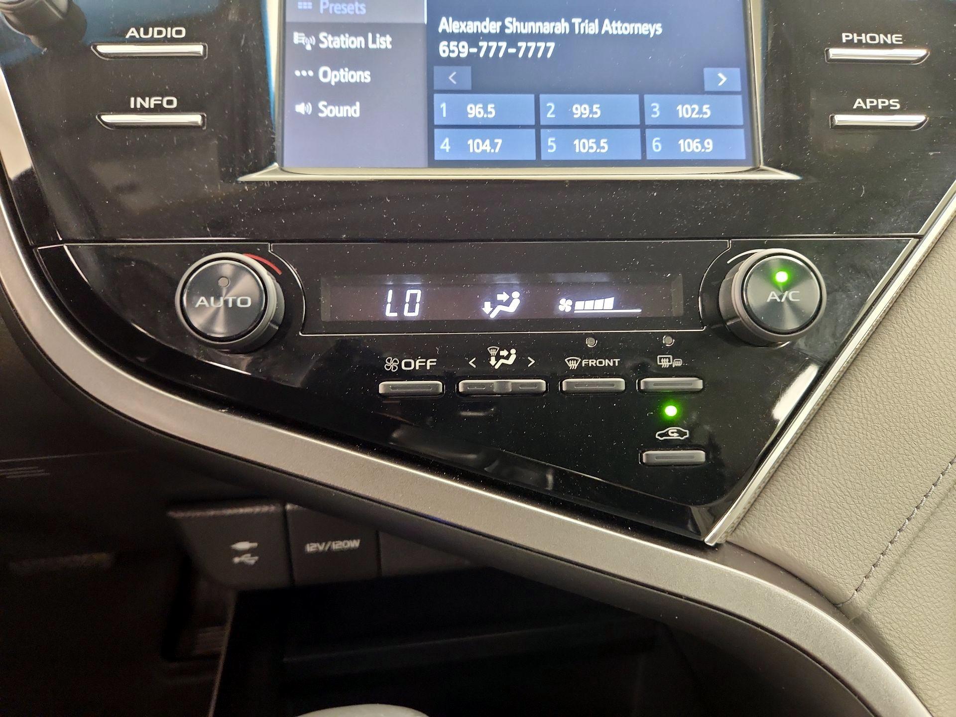 Thumbnail: 2018 Toyota Camry - 16