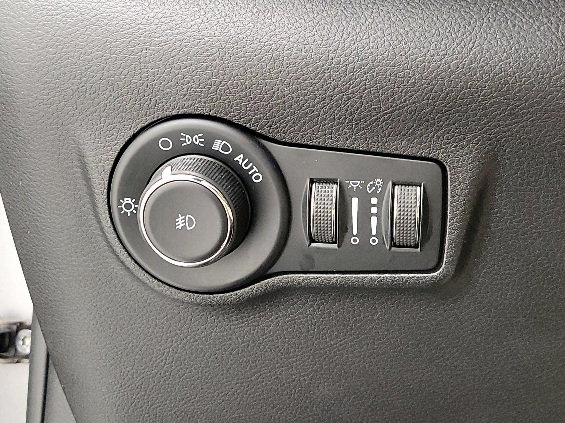 Thumbnail: 2022 Jeep Compass - 13