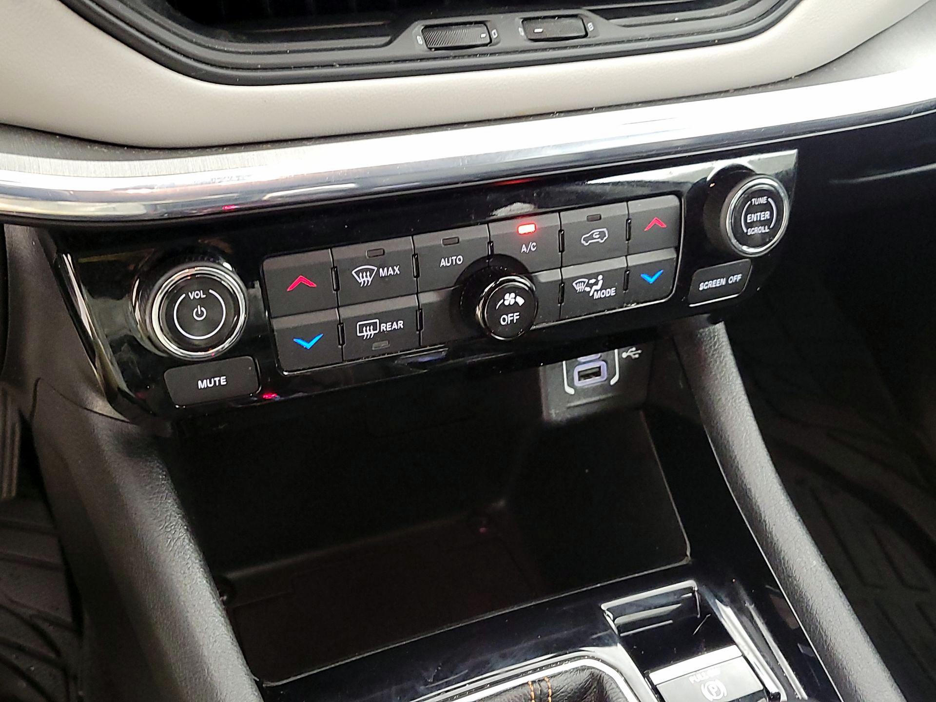 Thumbnail: 2022 Jeep Compass - 16