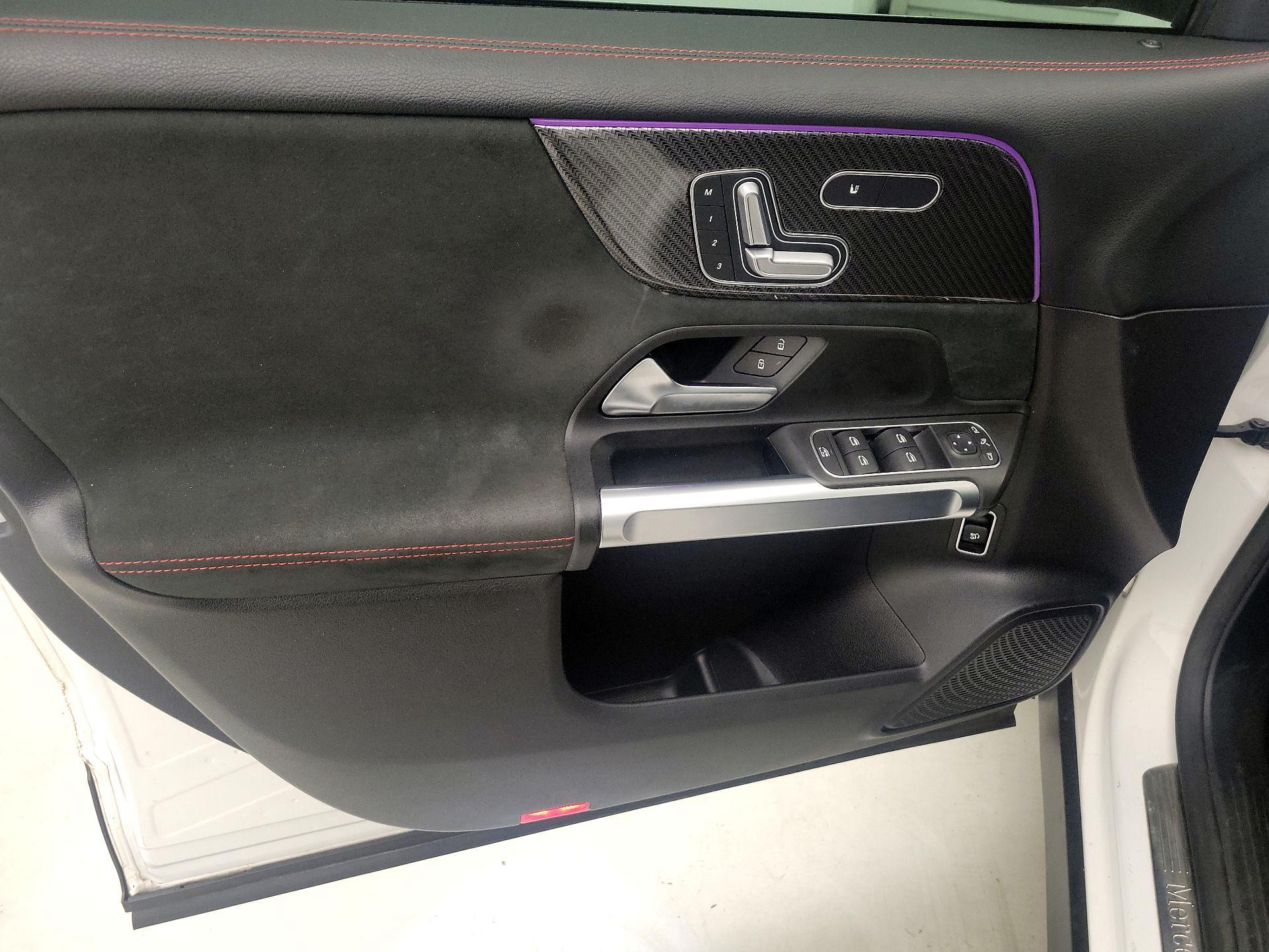Thumbnail: 2021 Mercedes-Benz GLB - 12