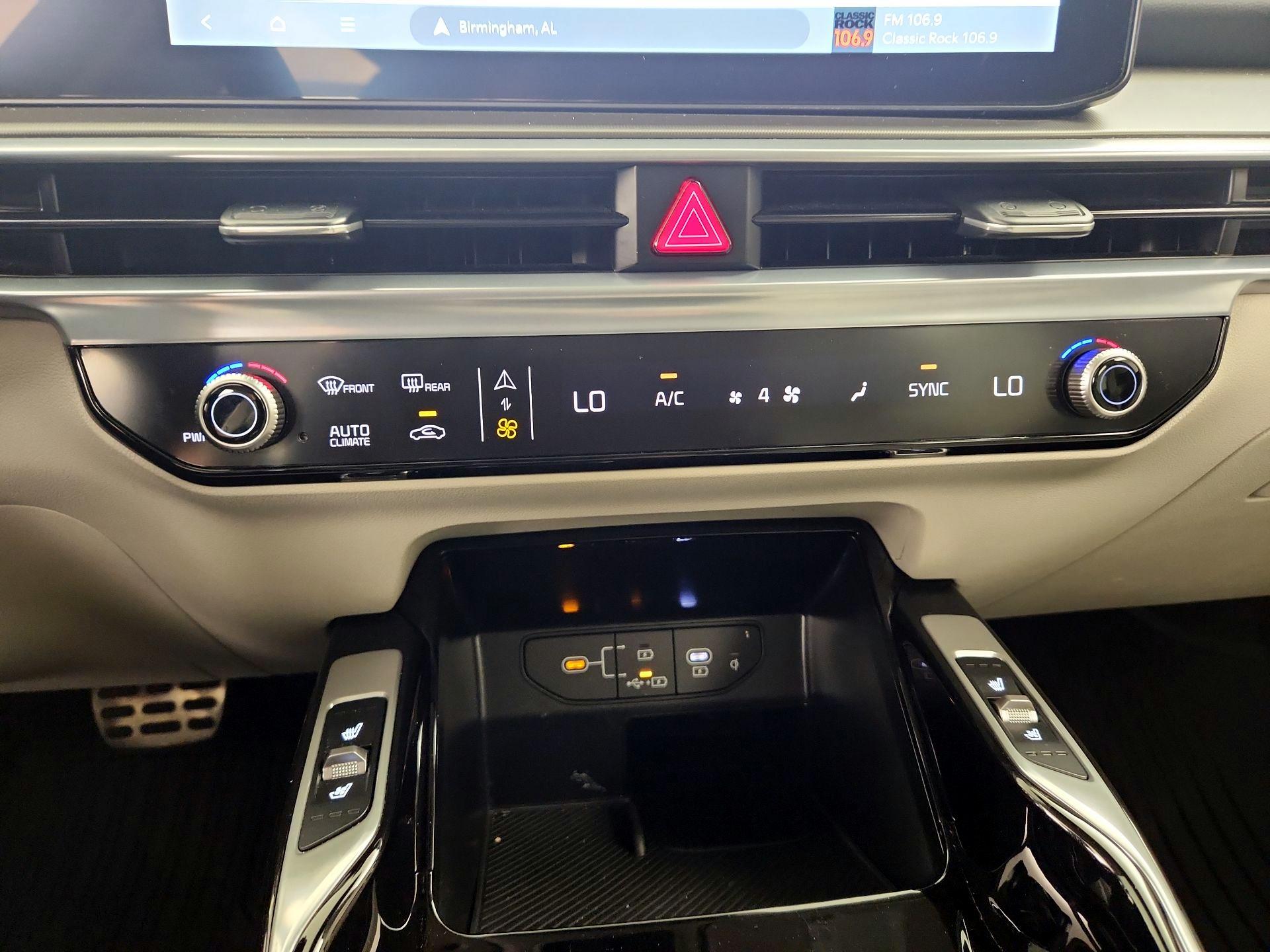Thumbnail: 2024 Kia Sorento - 17