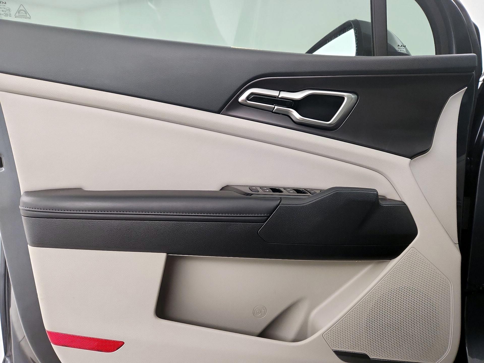 Thumbnail: 2023 Kia Sportage - 12