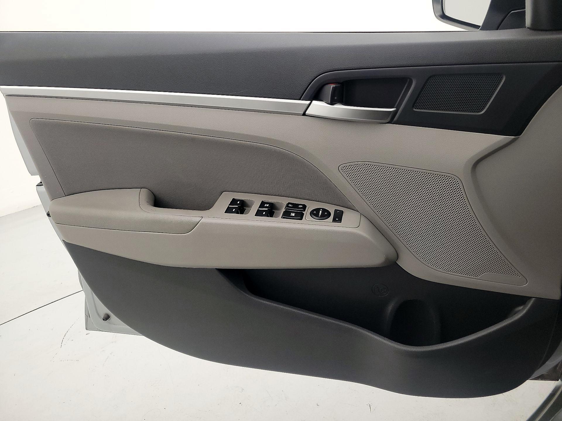 Thumbnail: 2020 Hyundai Elantra - 12
