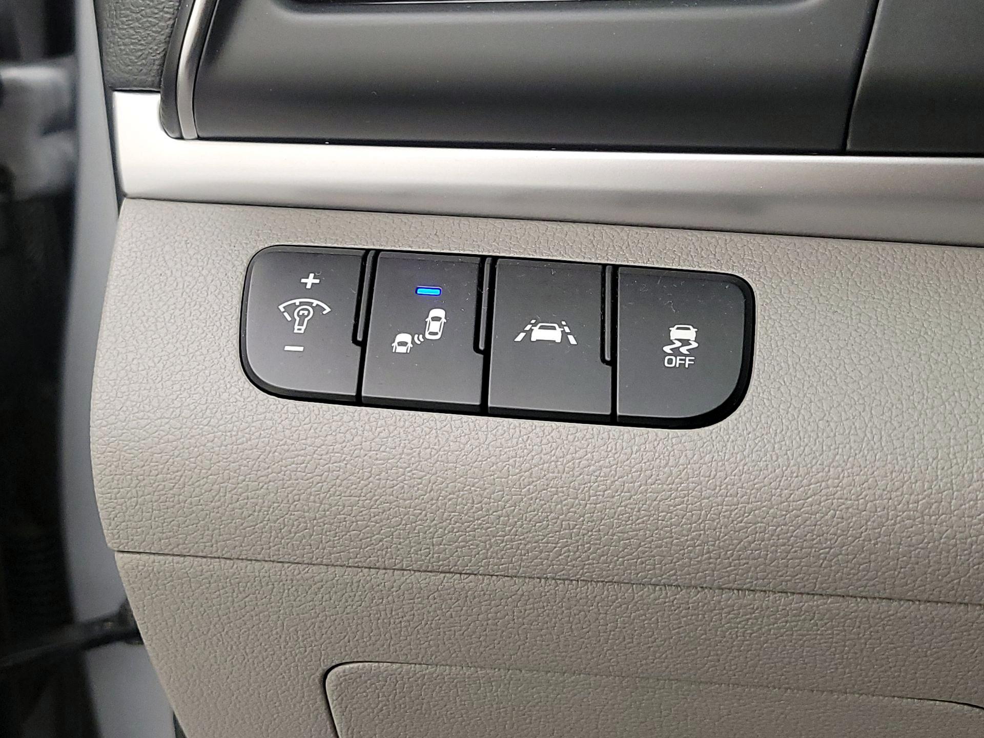 Thumbnail: 2020 Hyundai Elantra - 13