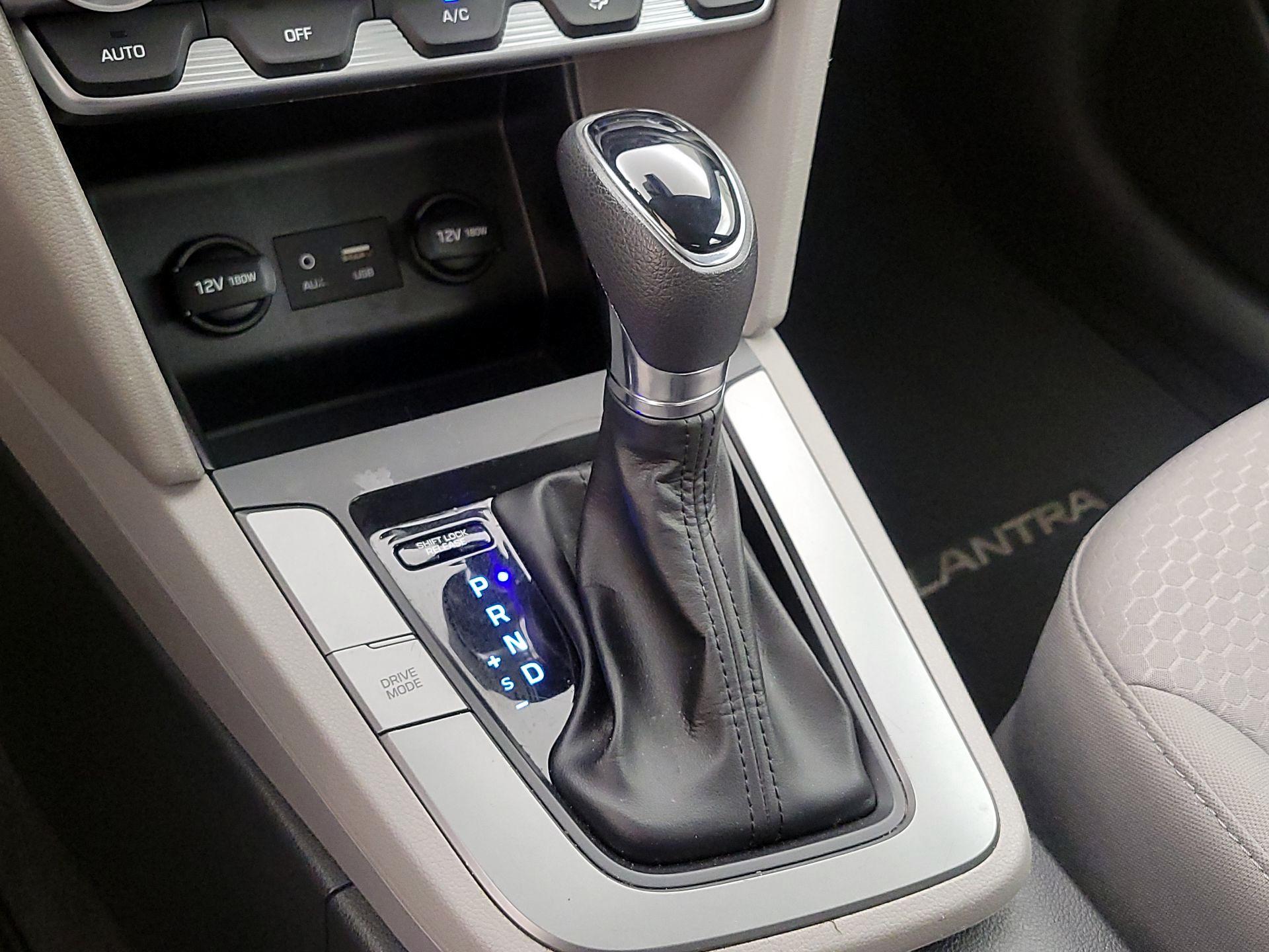 Thumbnail: 2020 Hyundai Elantra - 17