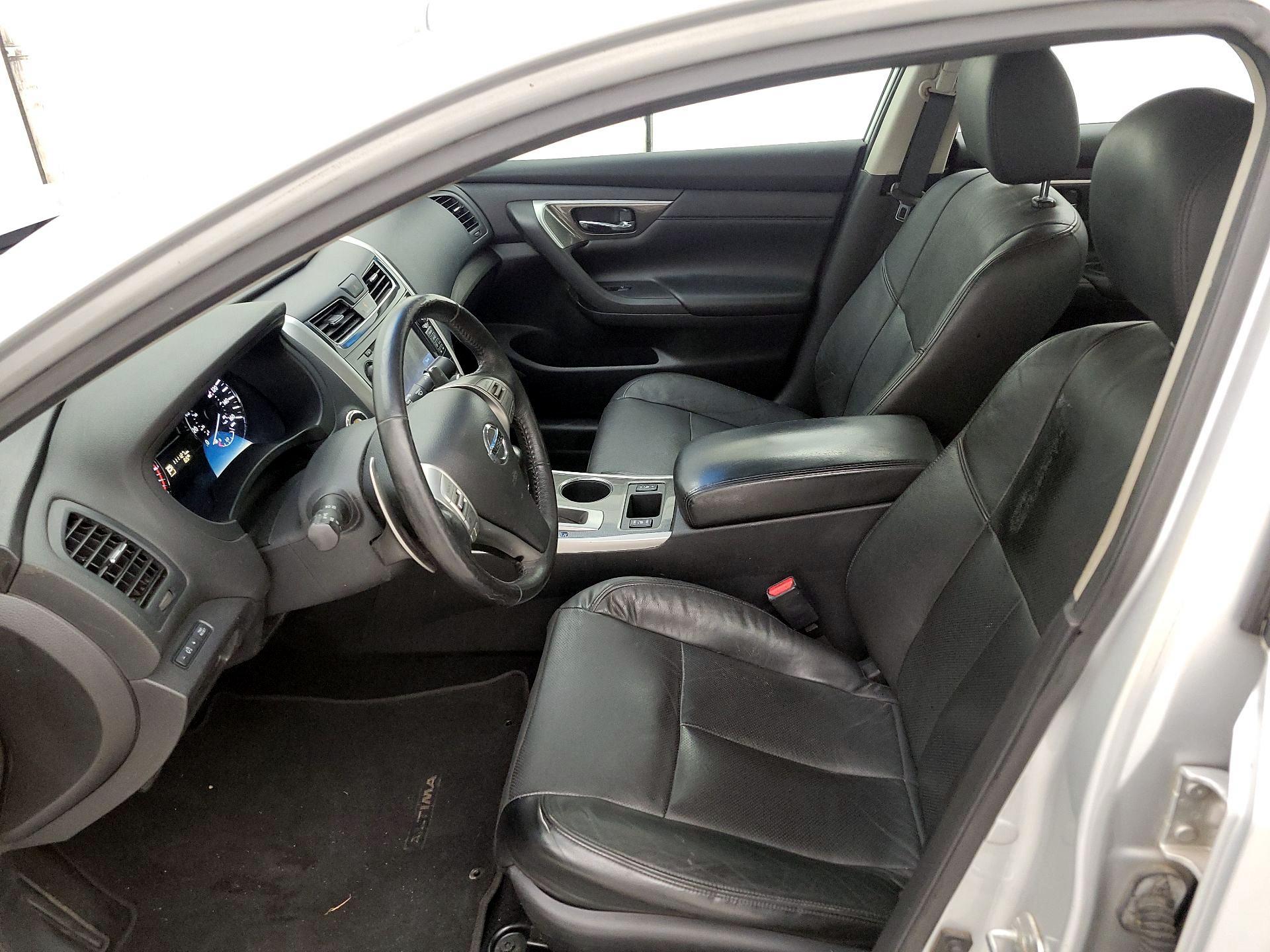 Thumbnail: 2015 Nissan Altima - 11