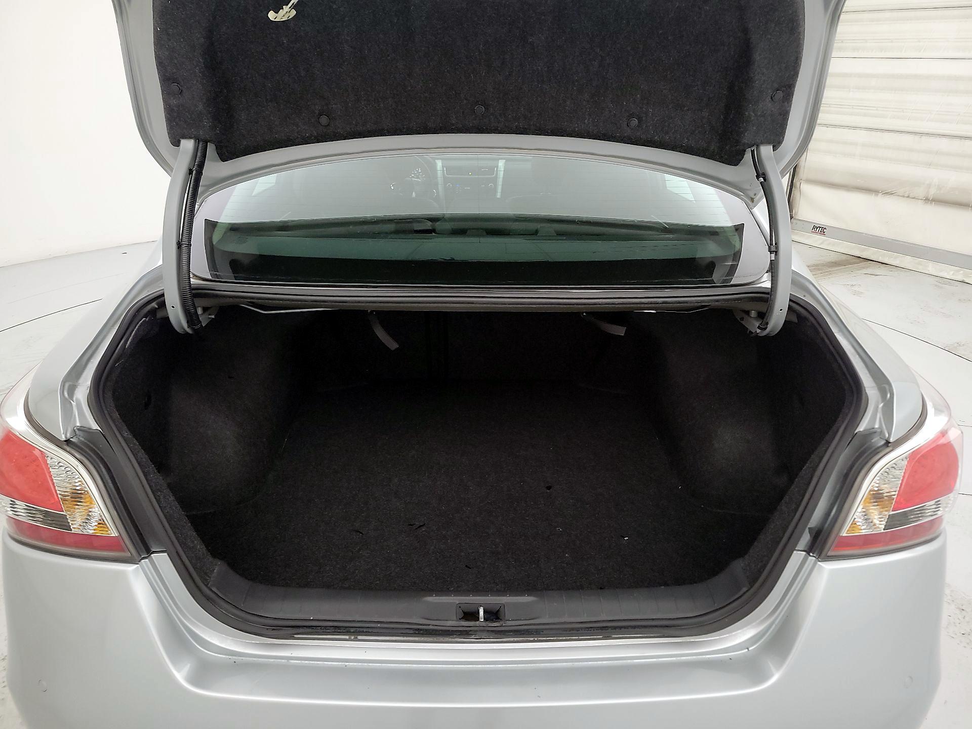 Thumbnail: 2015 Nissan Altima - 16
