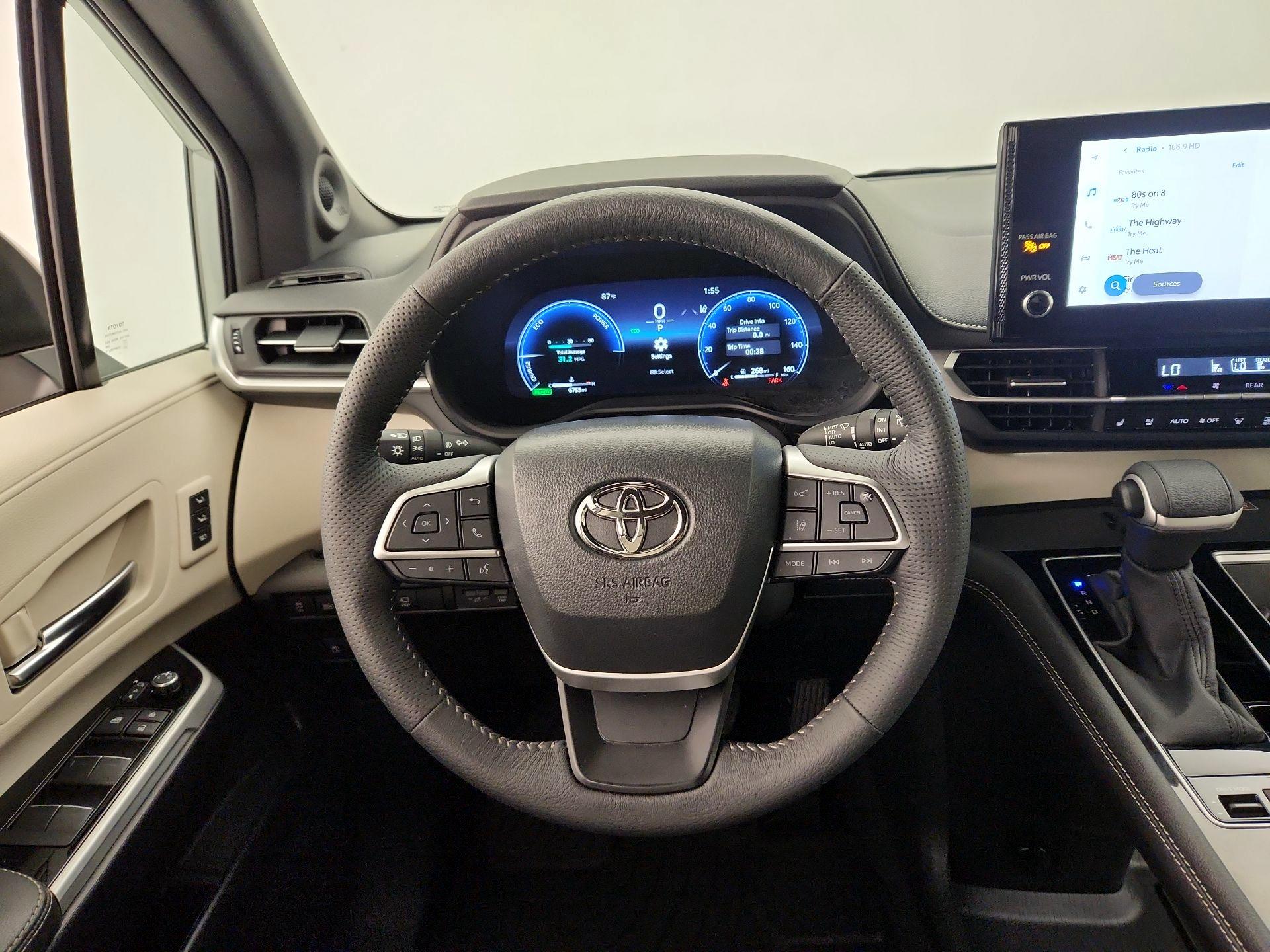 Thumbnail: 2025 Toyota Sienna - 10