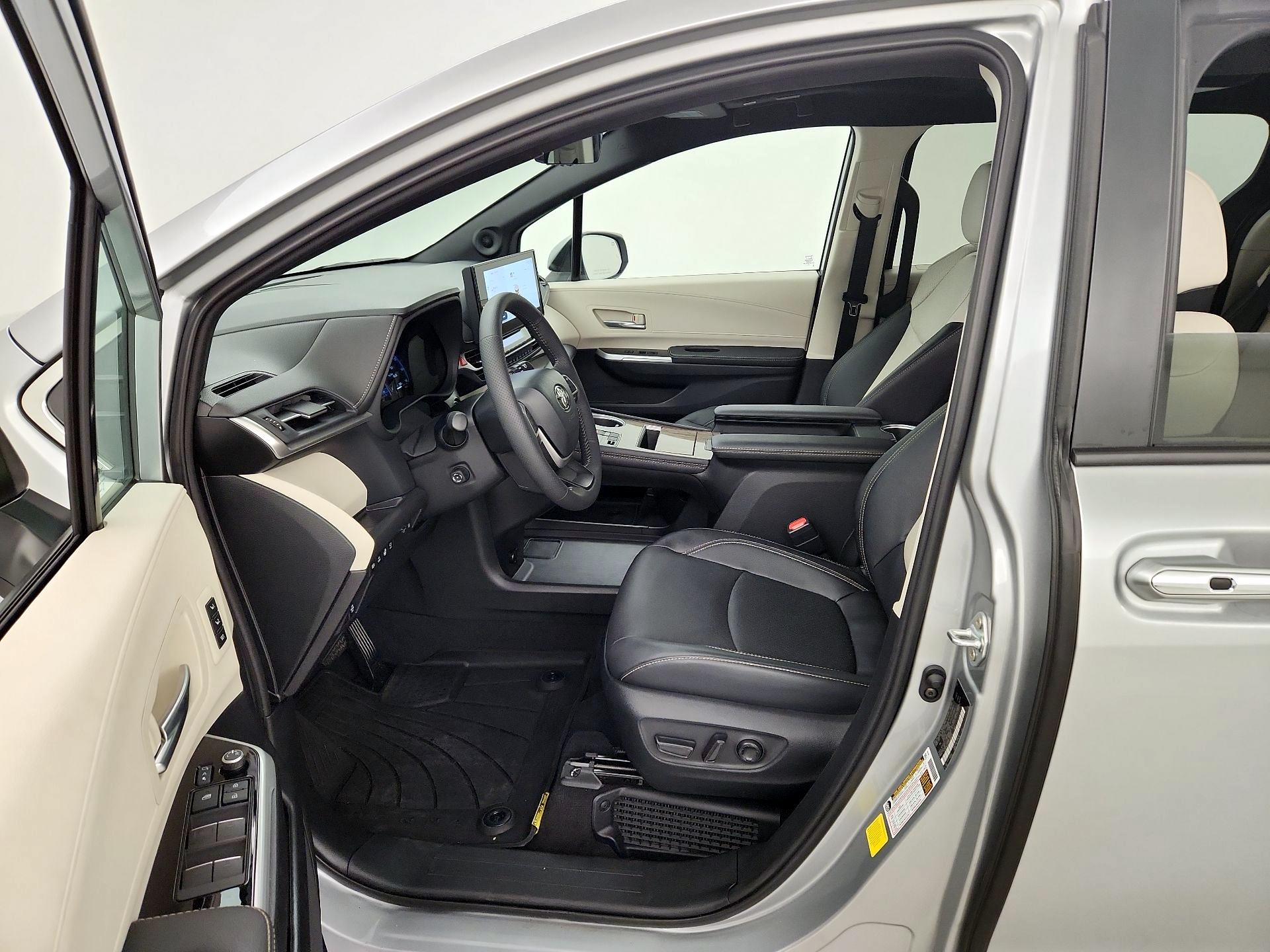Thumbnail: 2025 Toyota Sienna - 11