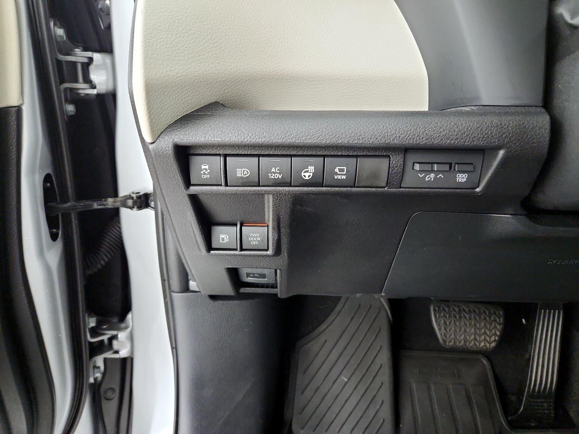 Thumbnail: 2025 Toyota Sienna - 13