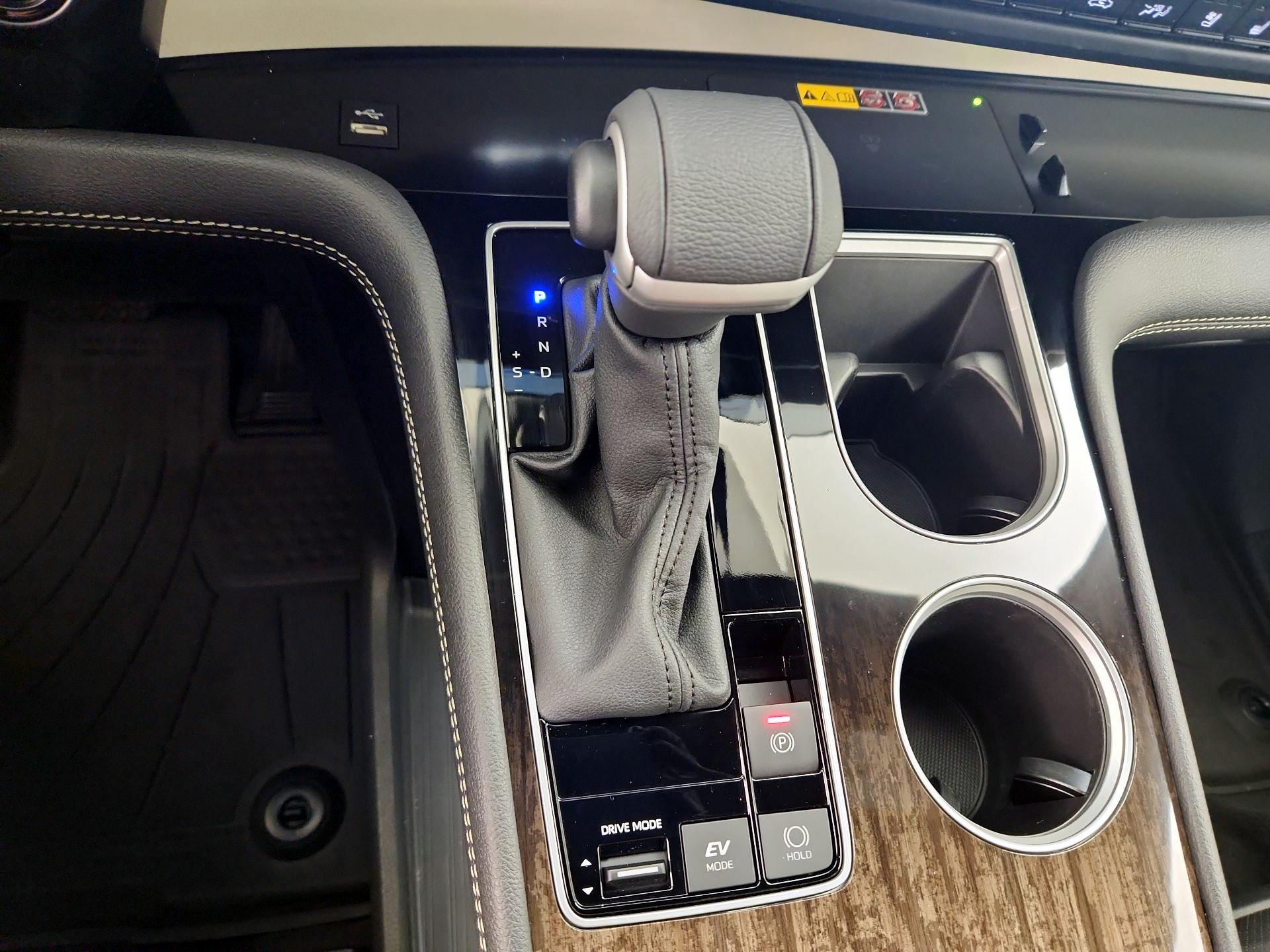 Thumbnail: 2025 Toyota Sienna - 17