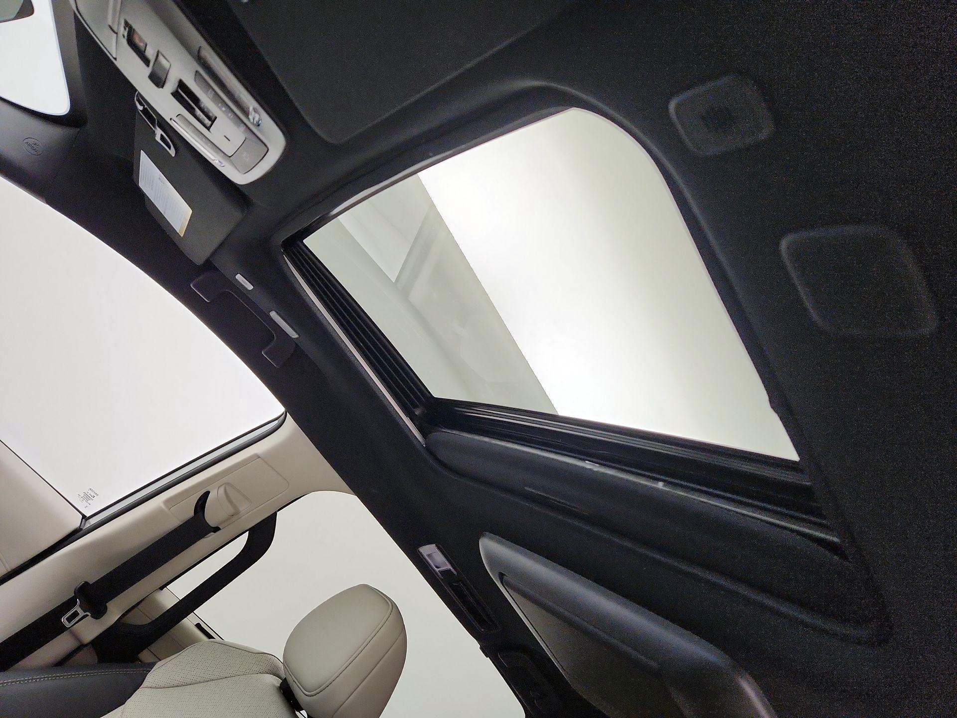 Thumbnail: 2025 Toyota Sienna - 19