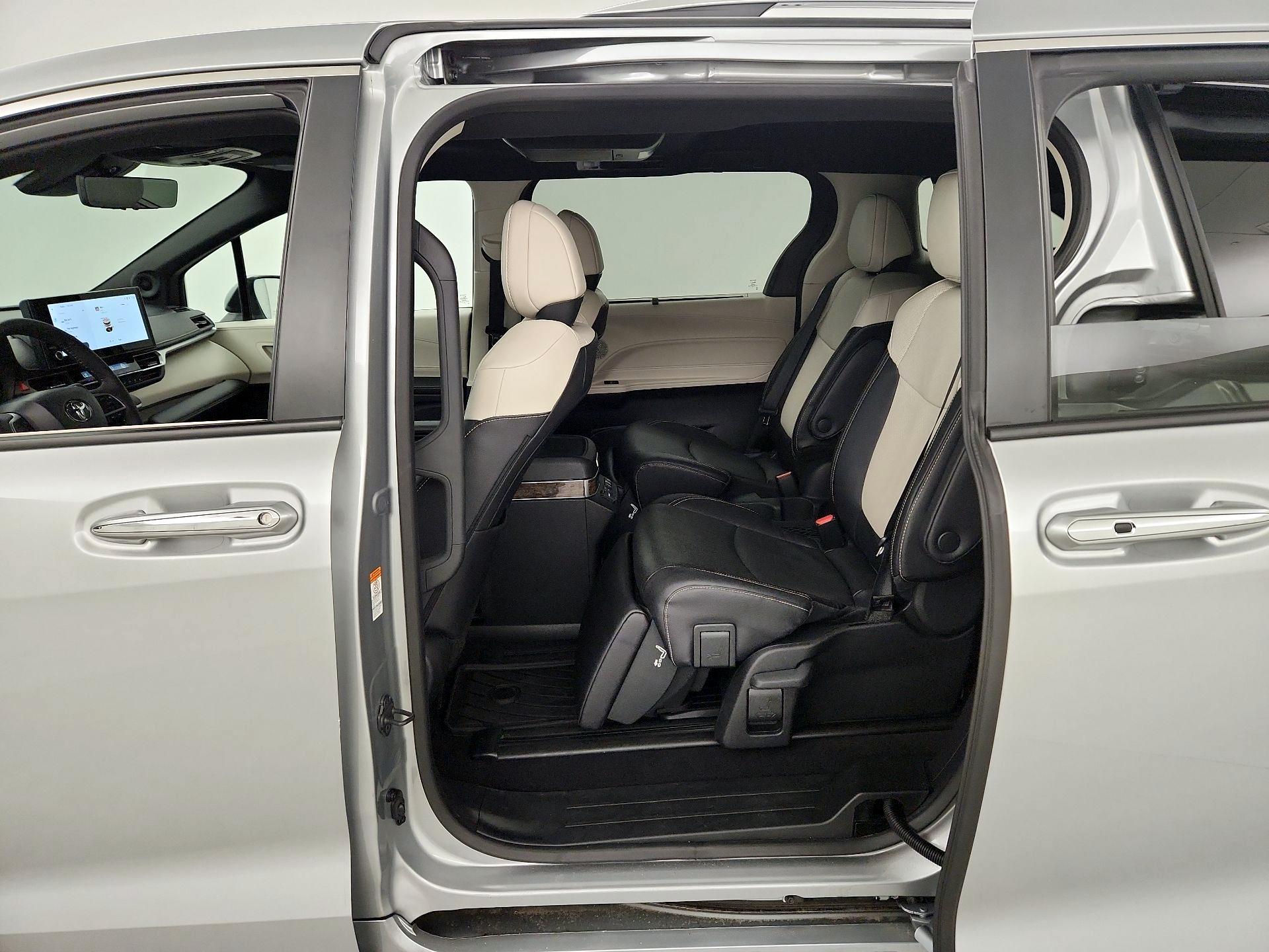 Thumbnail: 2025 Toyota Sienna - 20