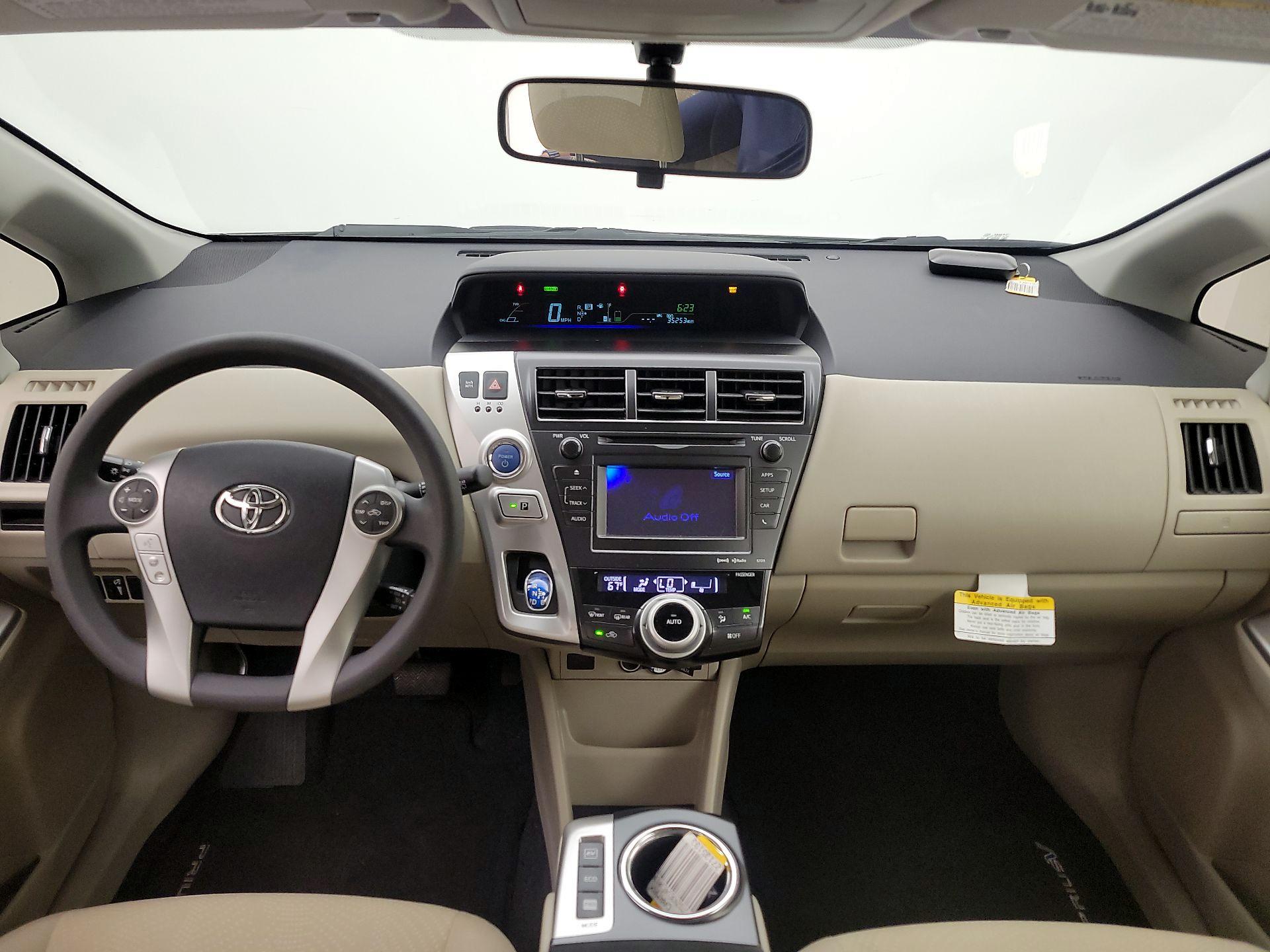 Thumbnail: 2014 Toyota Prius v - 9