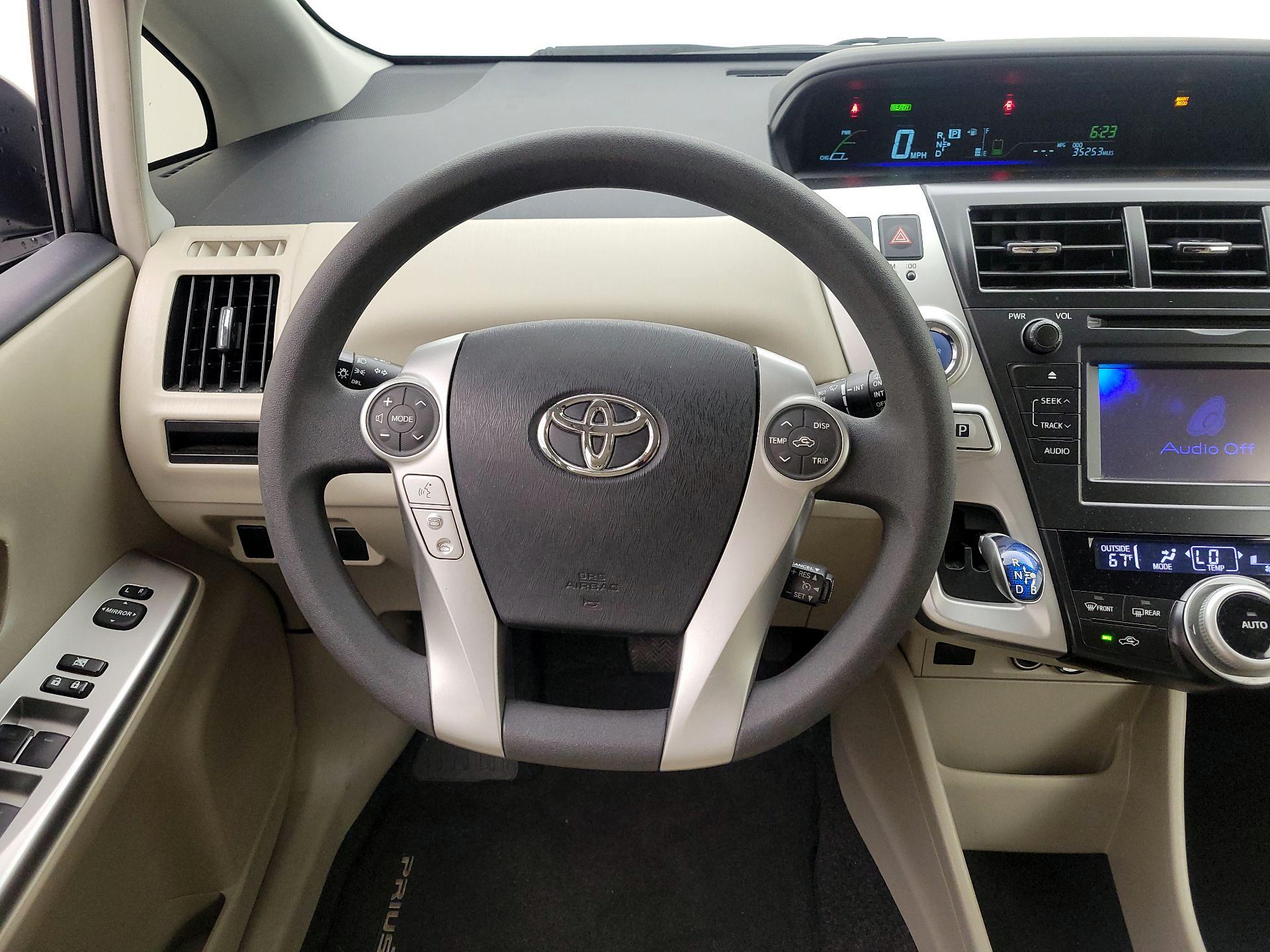 Thumbnail: 2014 Toyota Prius v - 10