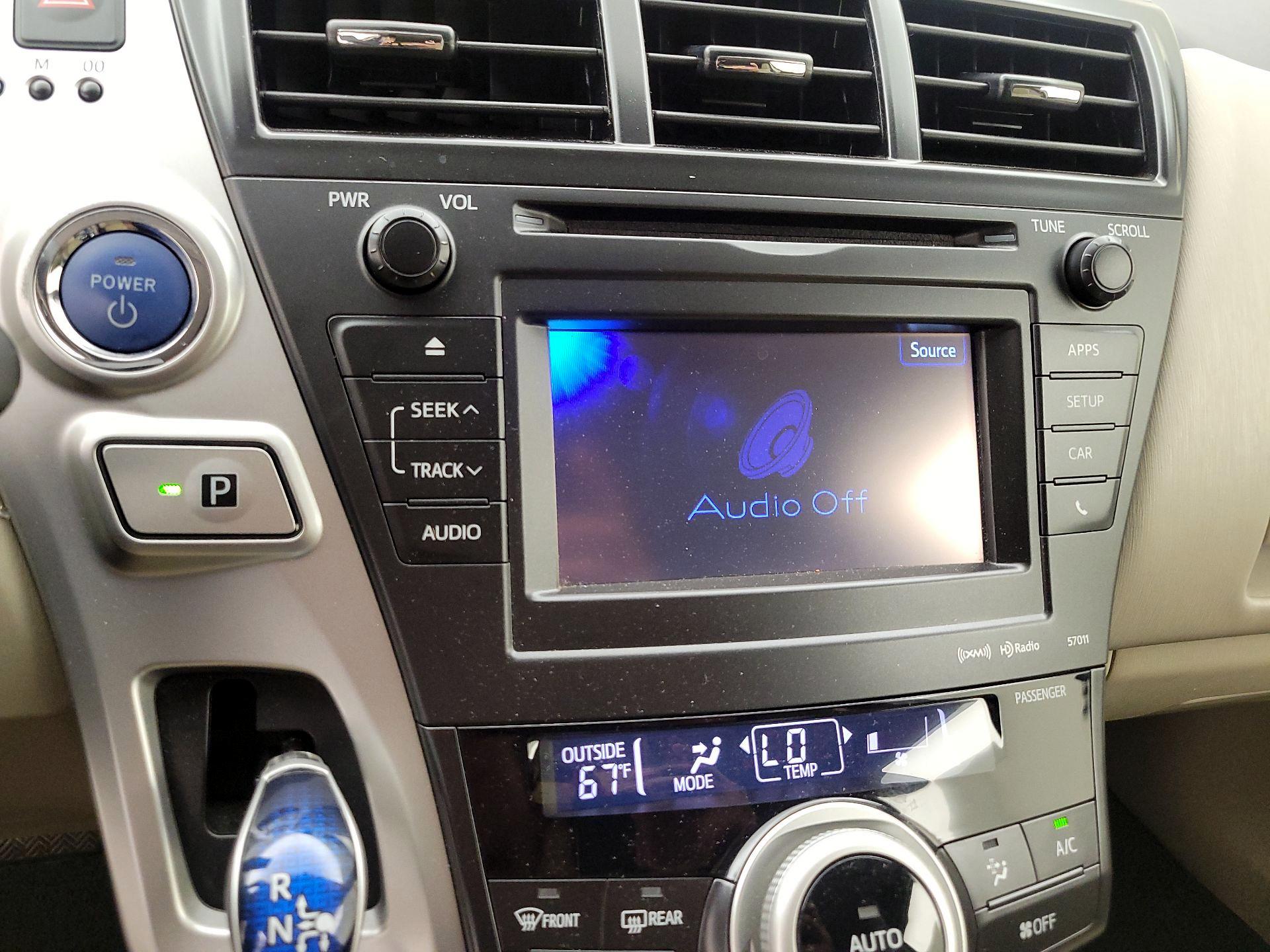 Thumbnail: 2014 Toyota Prius v - 14