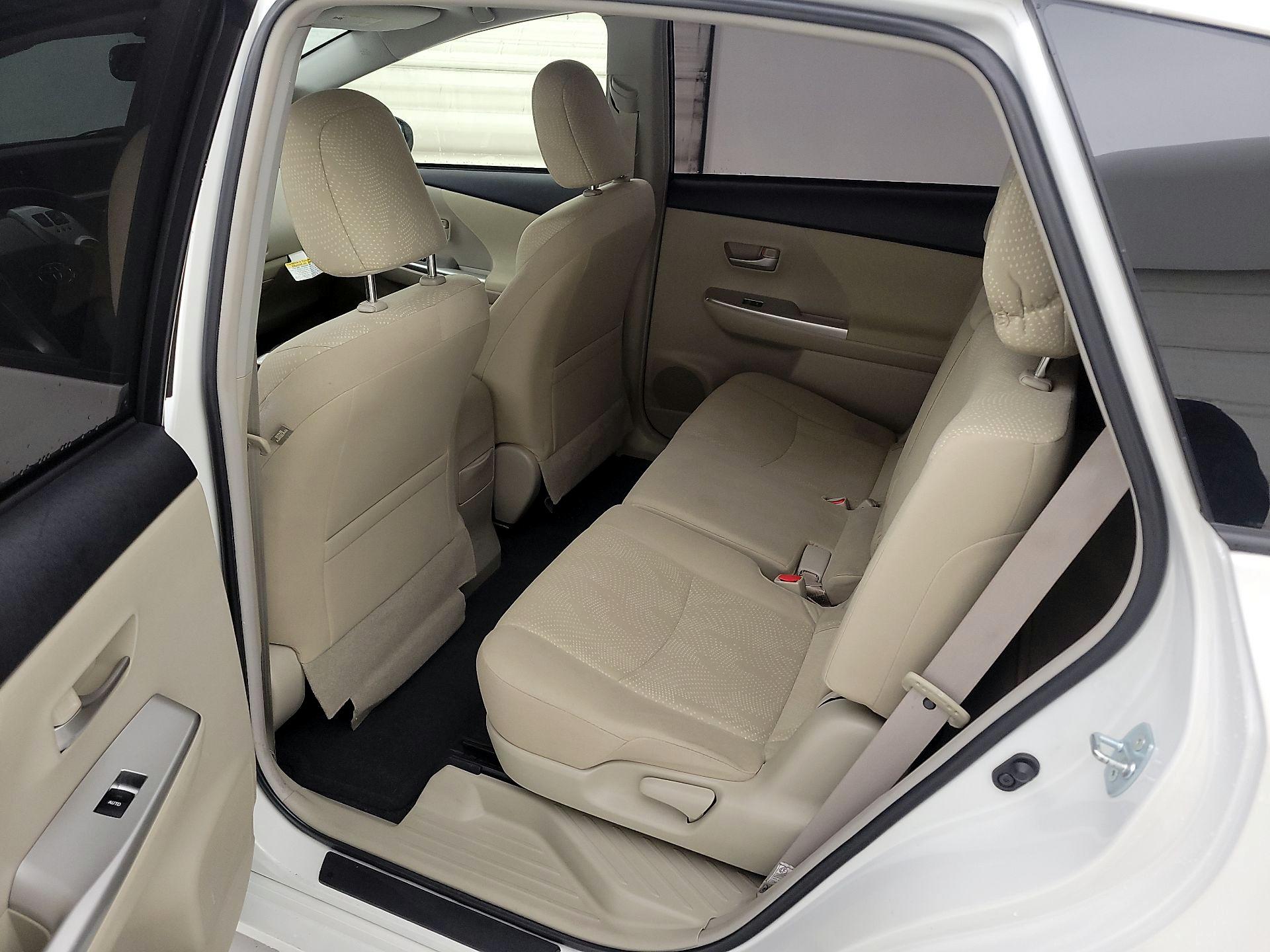 Thumbnail: 2014 Toyota Prius v - 18
