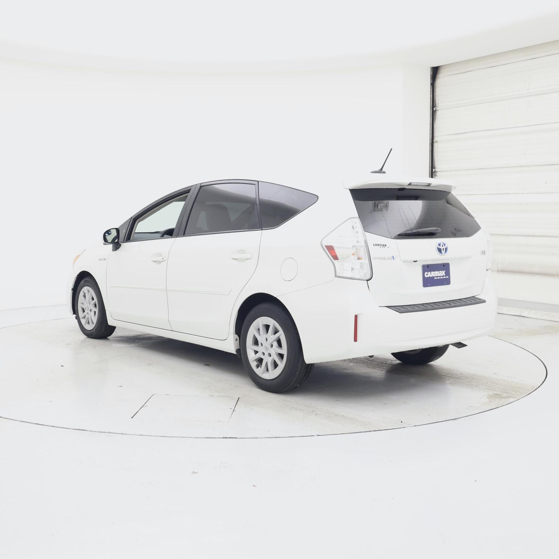 Thumbnail: 2014 Toyota Prius v - 2