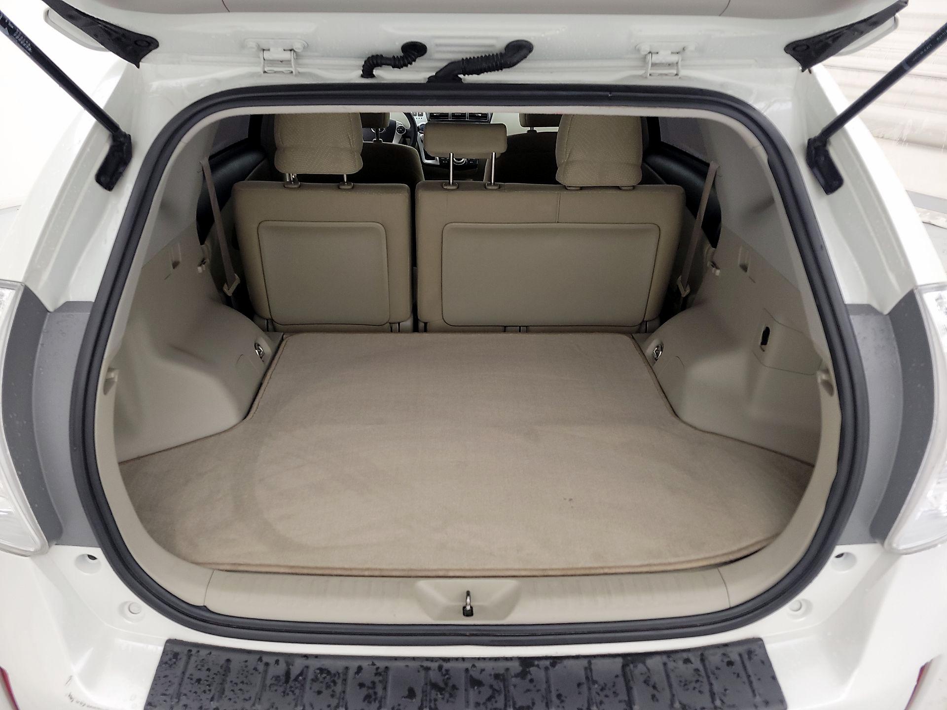 Thumbnail: 2014 Toyota Prius v - 19