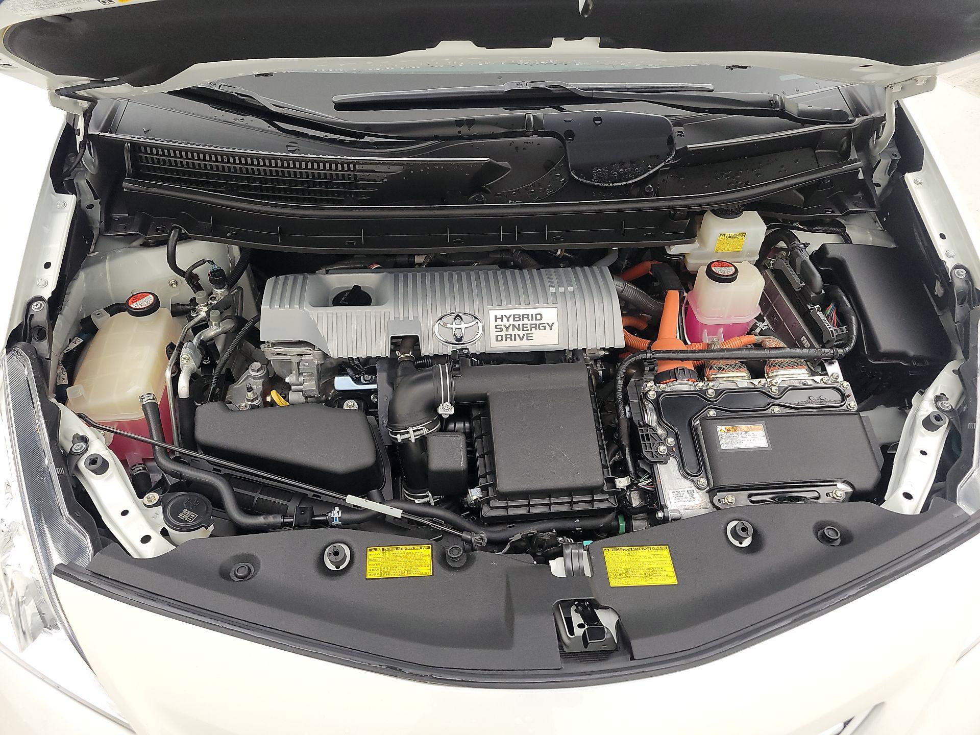 Thumbnail: 2014 Toyota Prius v - 20