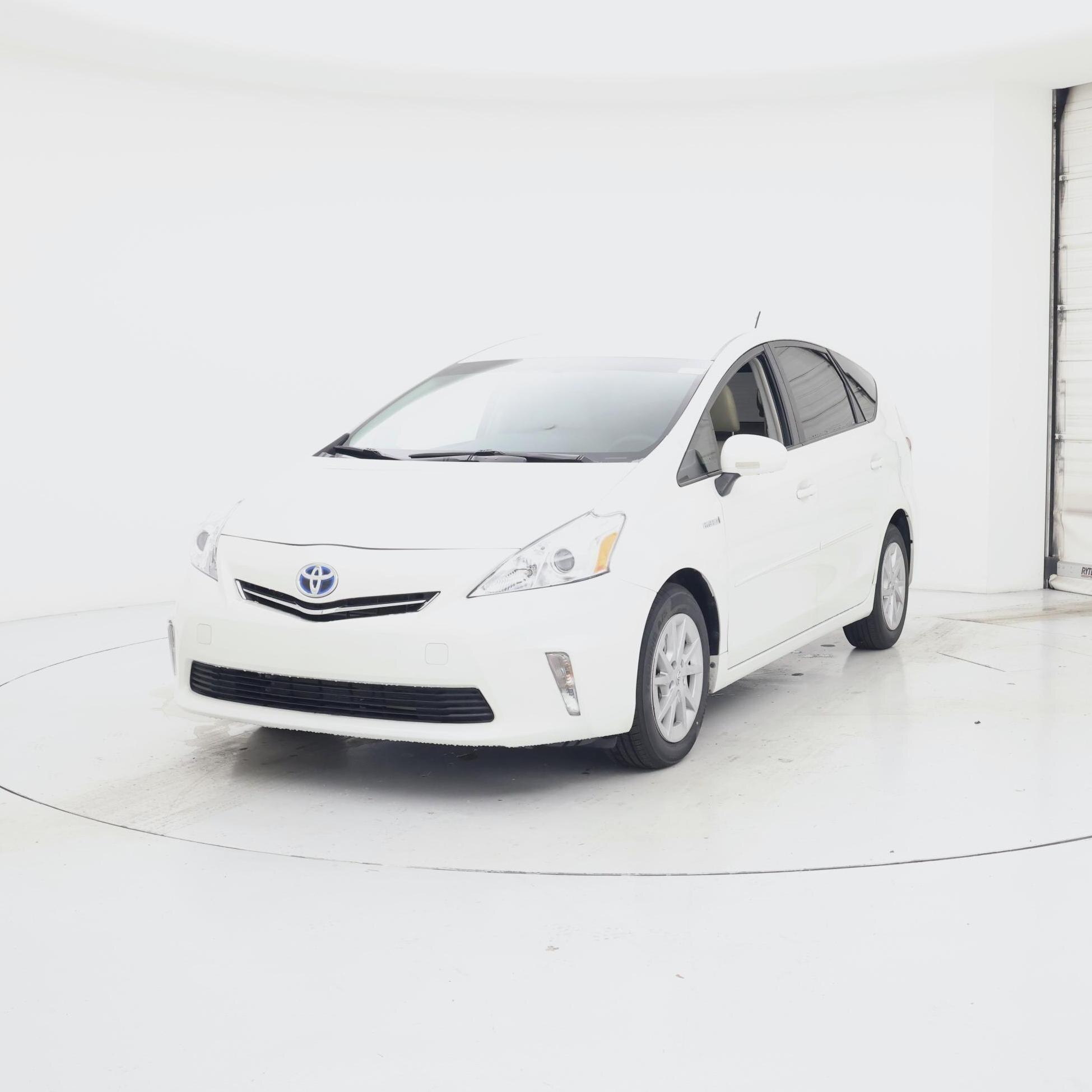 Thumbnail: 2014 Toyota Prius v - 4