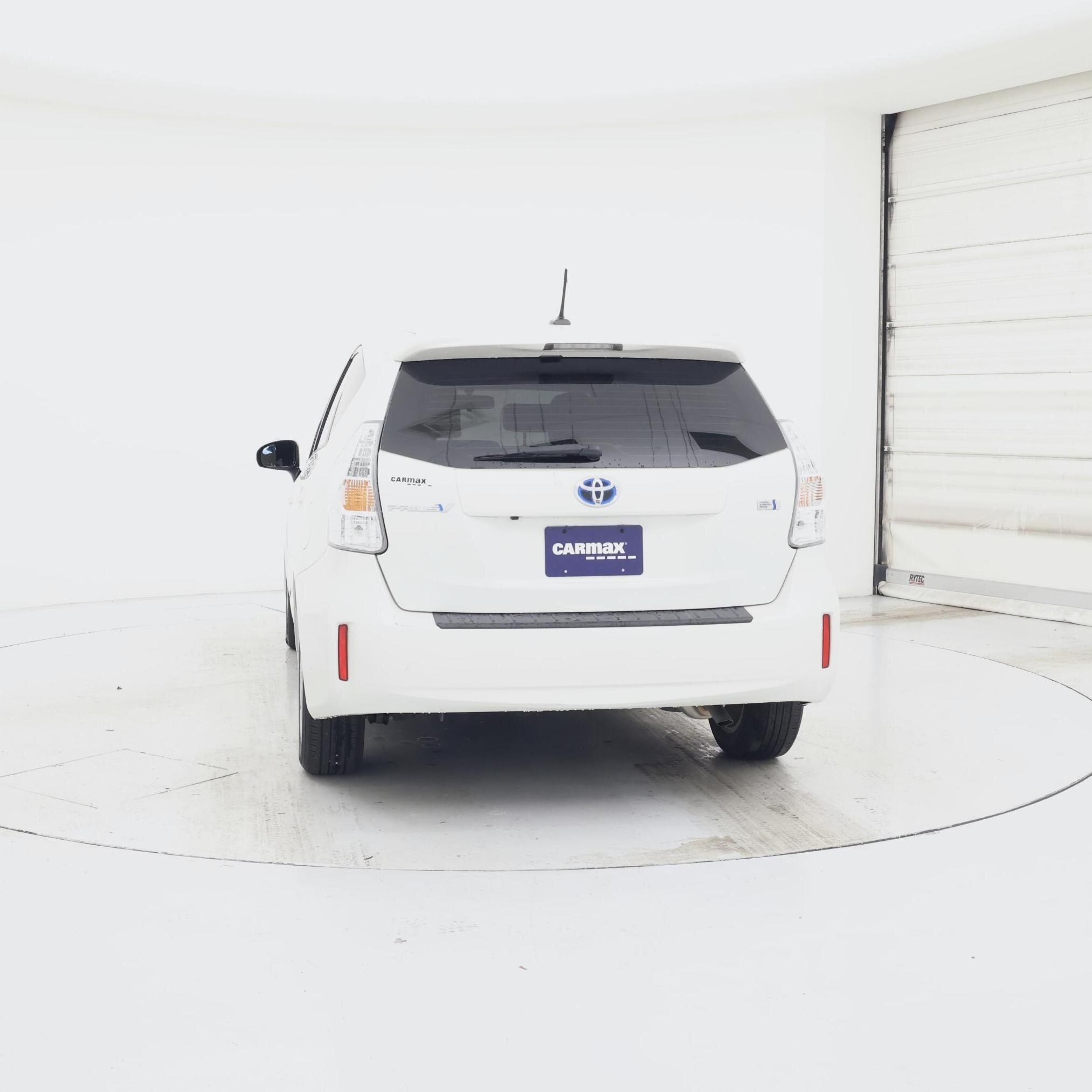 Thumbnail: 2014 Toyota Prius v - 6
