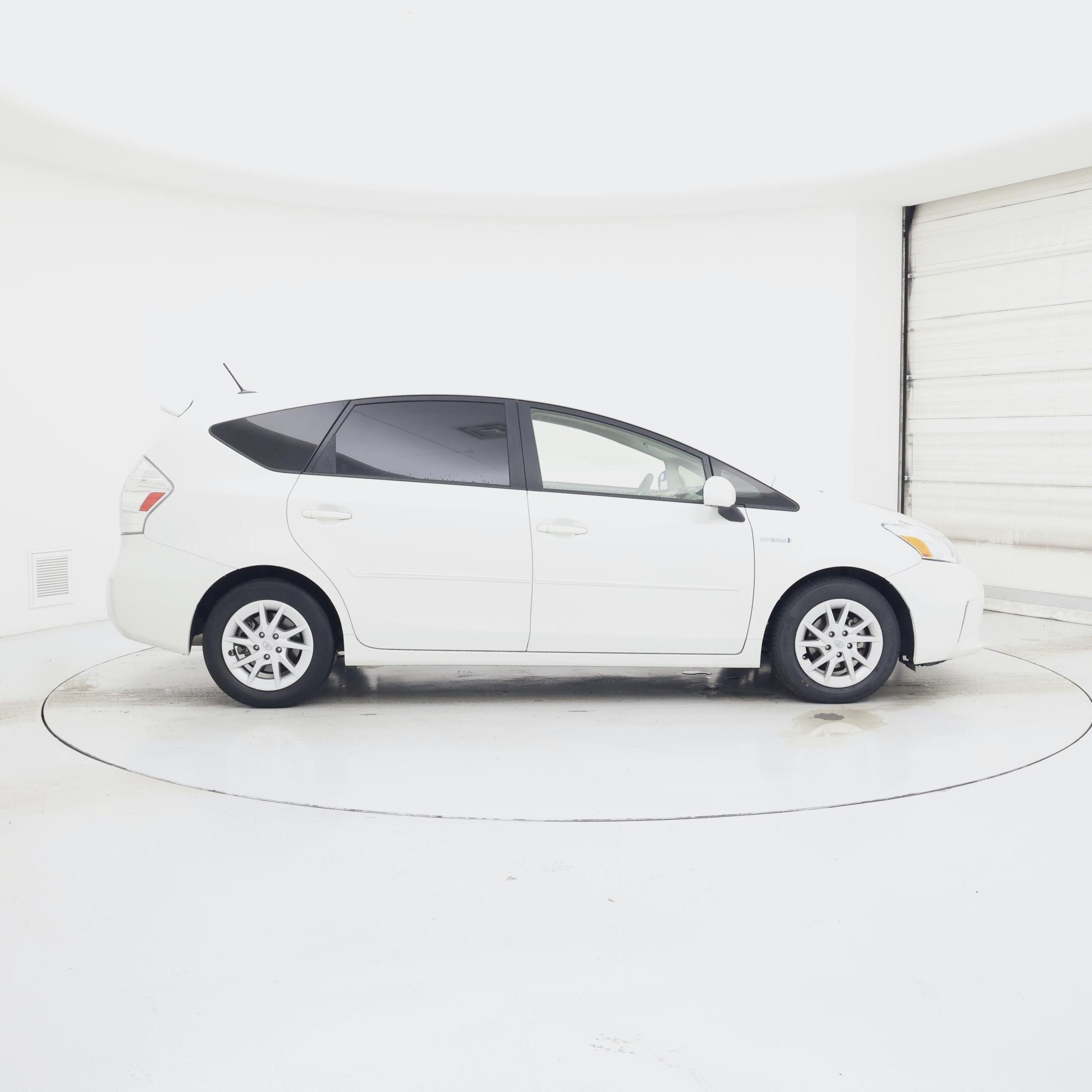 Thumbnail: 2014 Toyota Prius v - 7