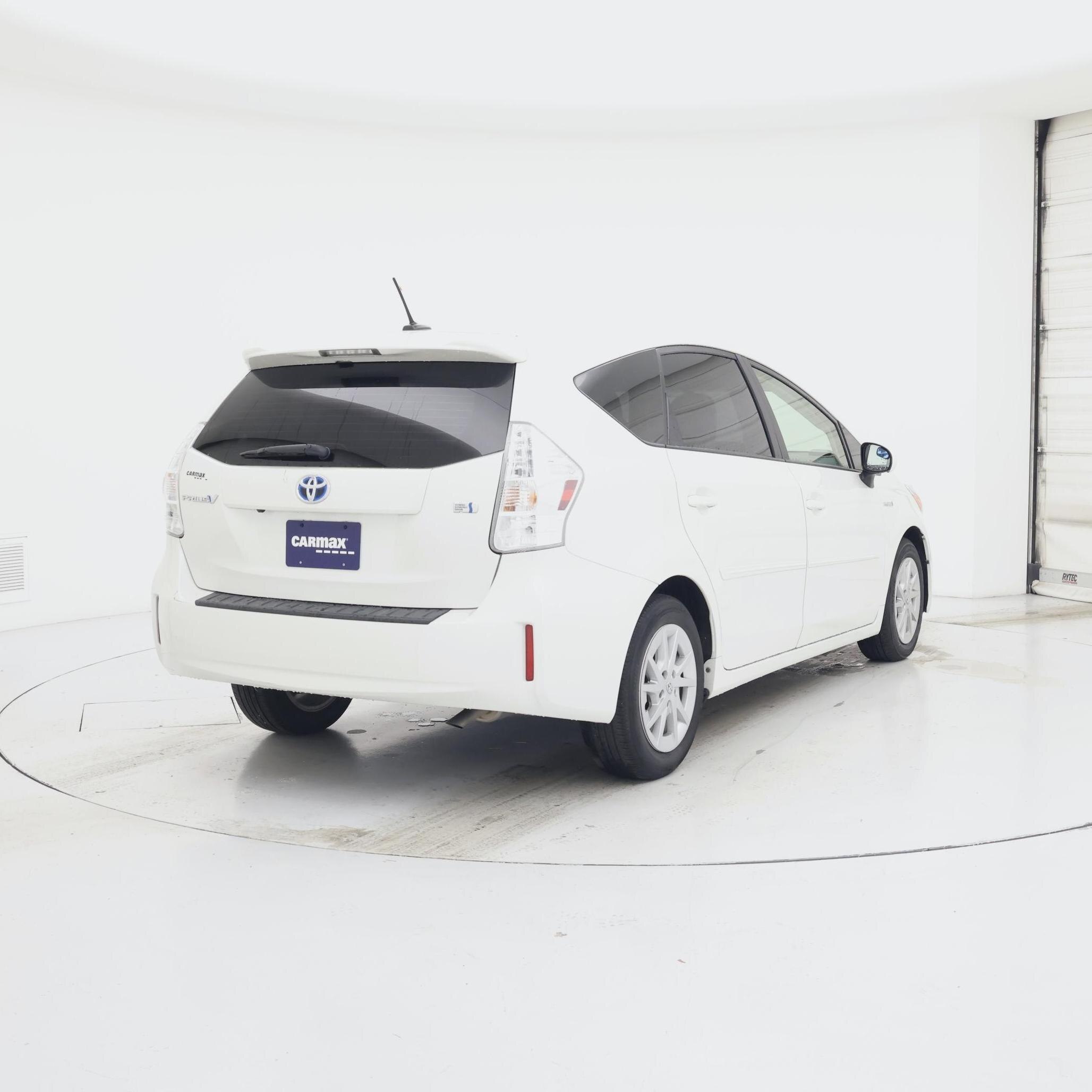 Thumbnail: 2014 Toyota Prius v - 8