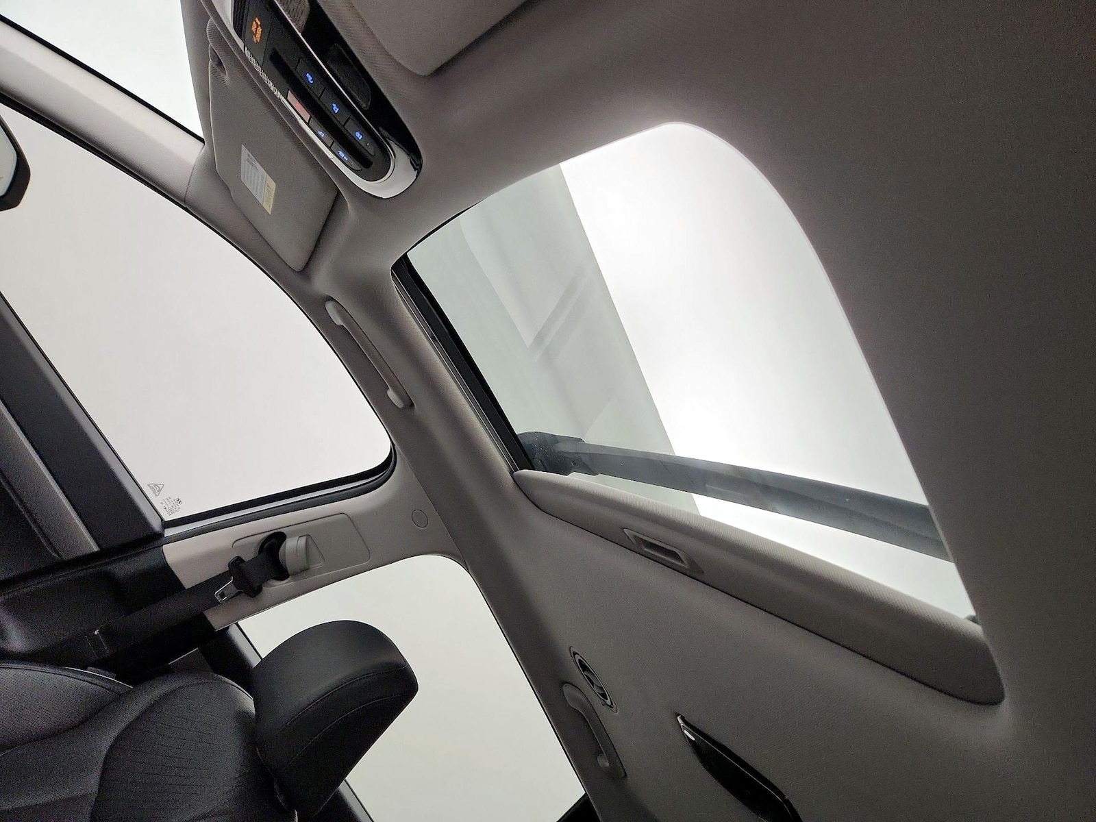 Sunroof(s) & Overhead Airbags