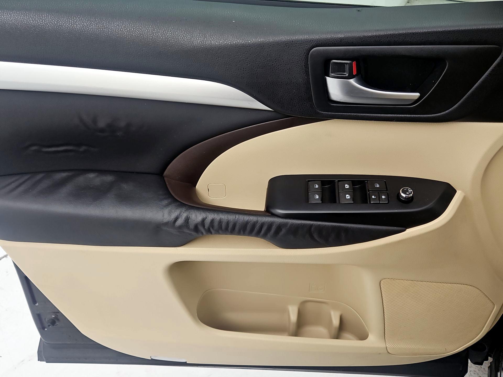 Thumbnail: 2014 Toyota Highlander - 12