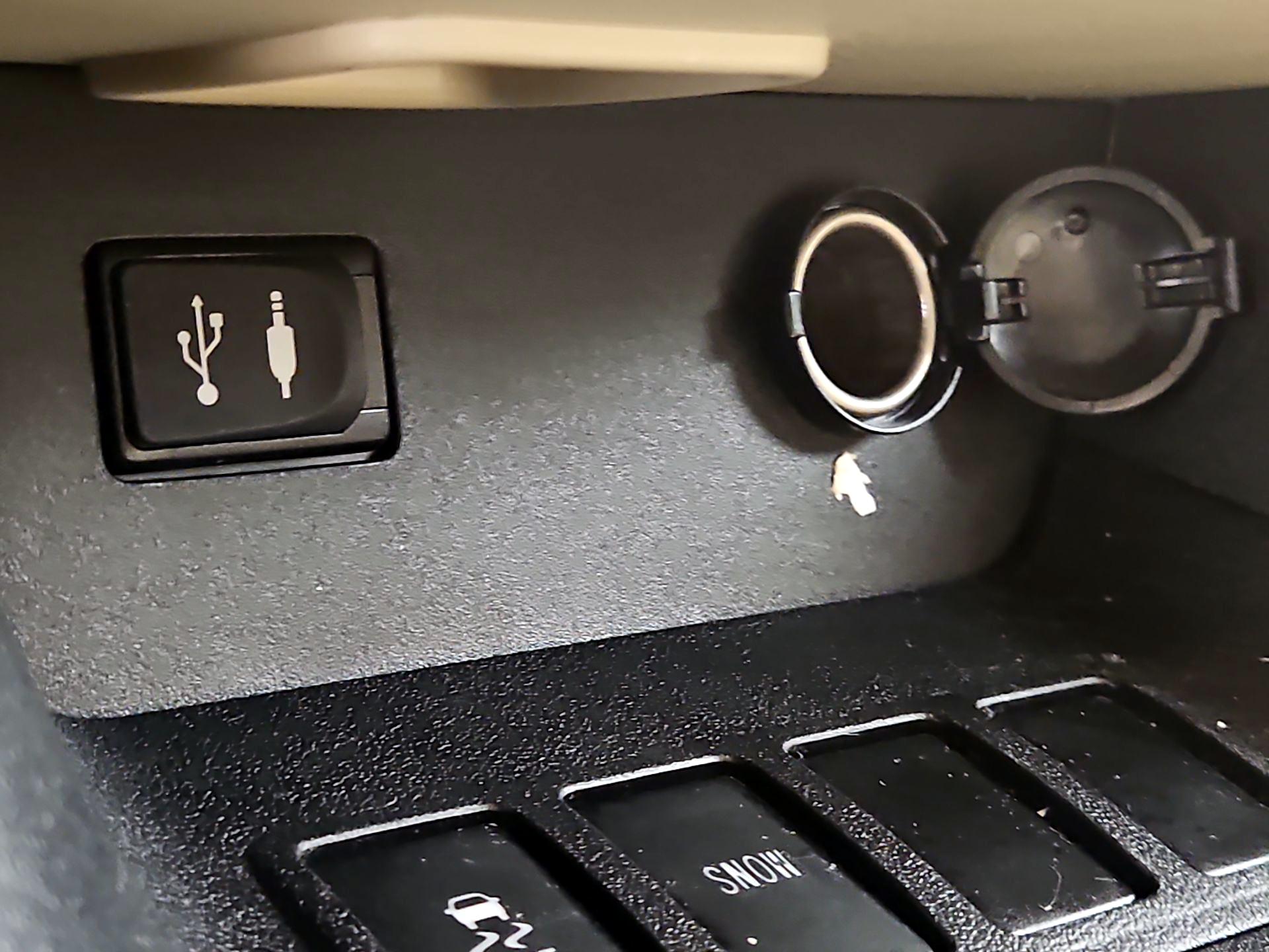 Thumbnail: 2014 Toyota Highlander - 18