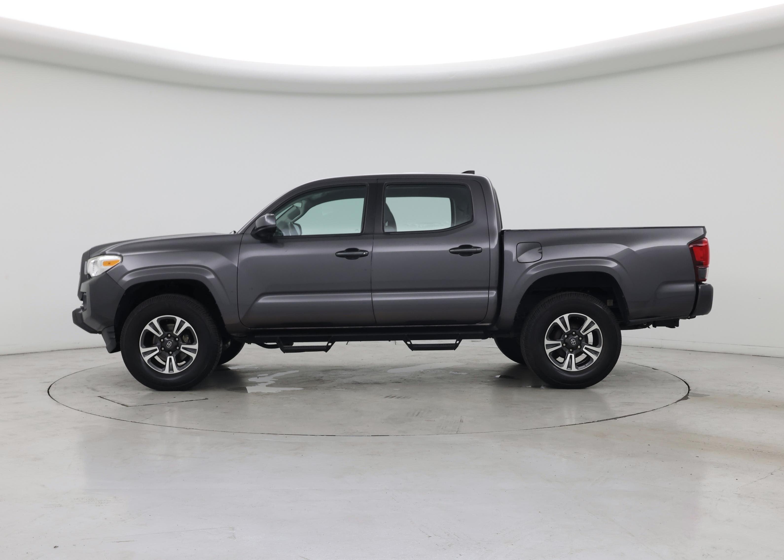 Thumbnail: 2018 Toyota Tacoma - 3