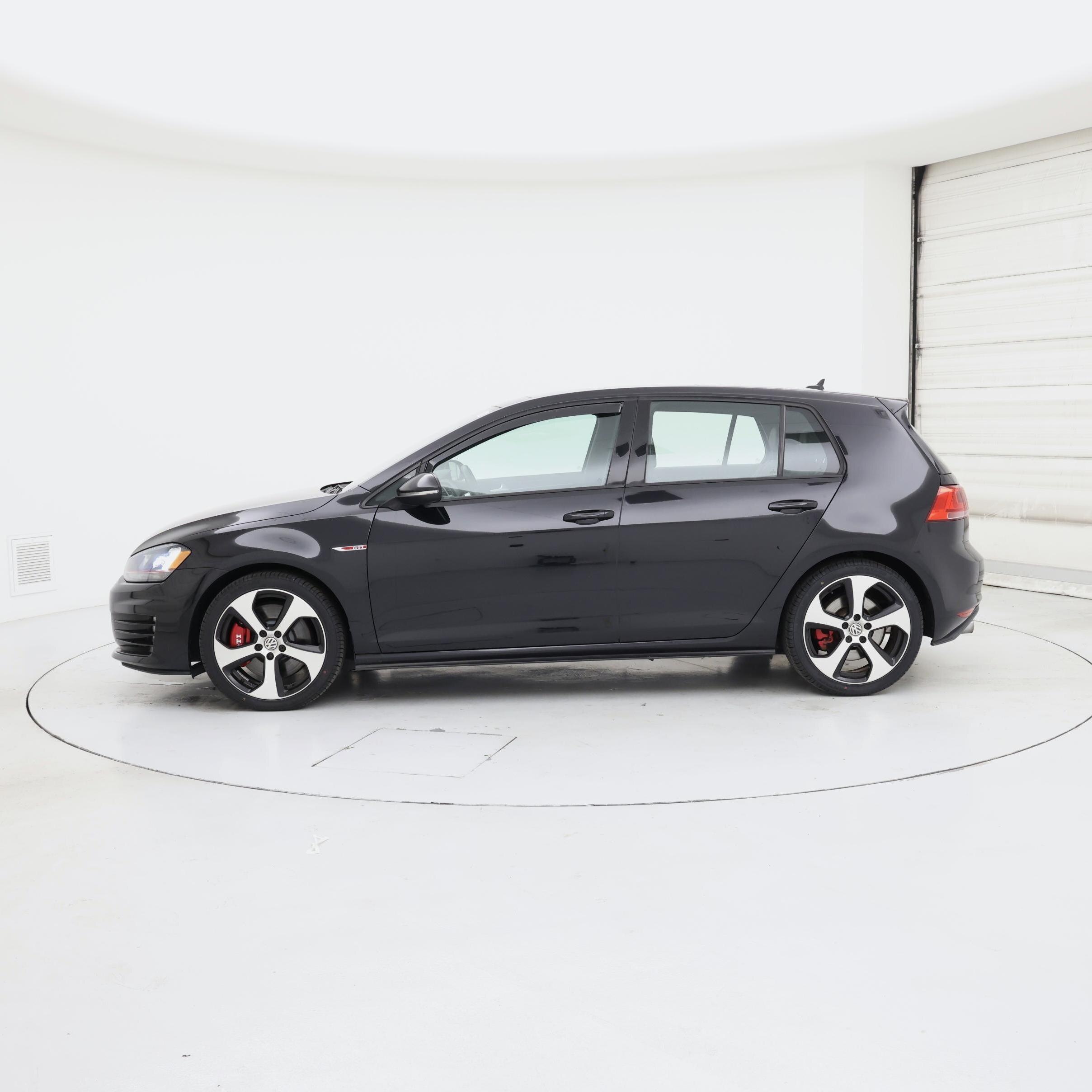 Thumbnail: 2017 Volkswagen Golf - 3