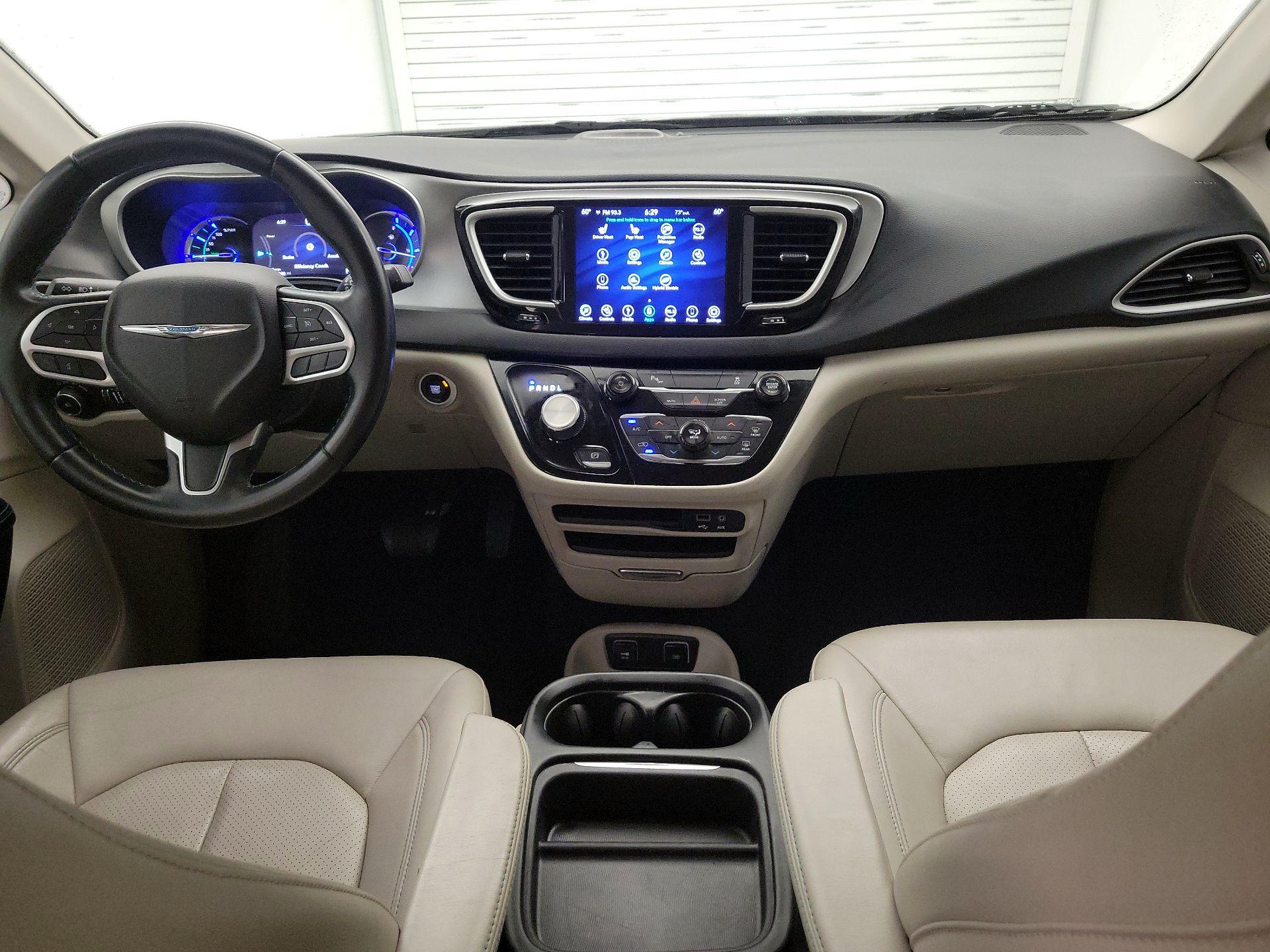 Thumbnail: 2018 Chrysler Pacifica - 9