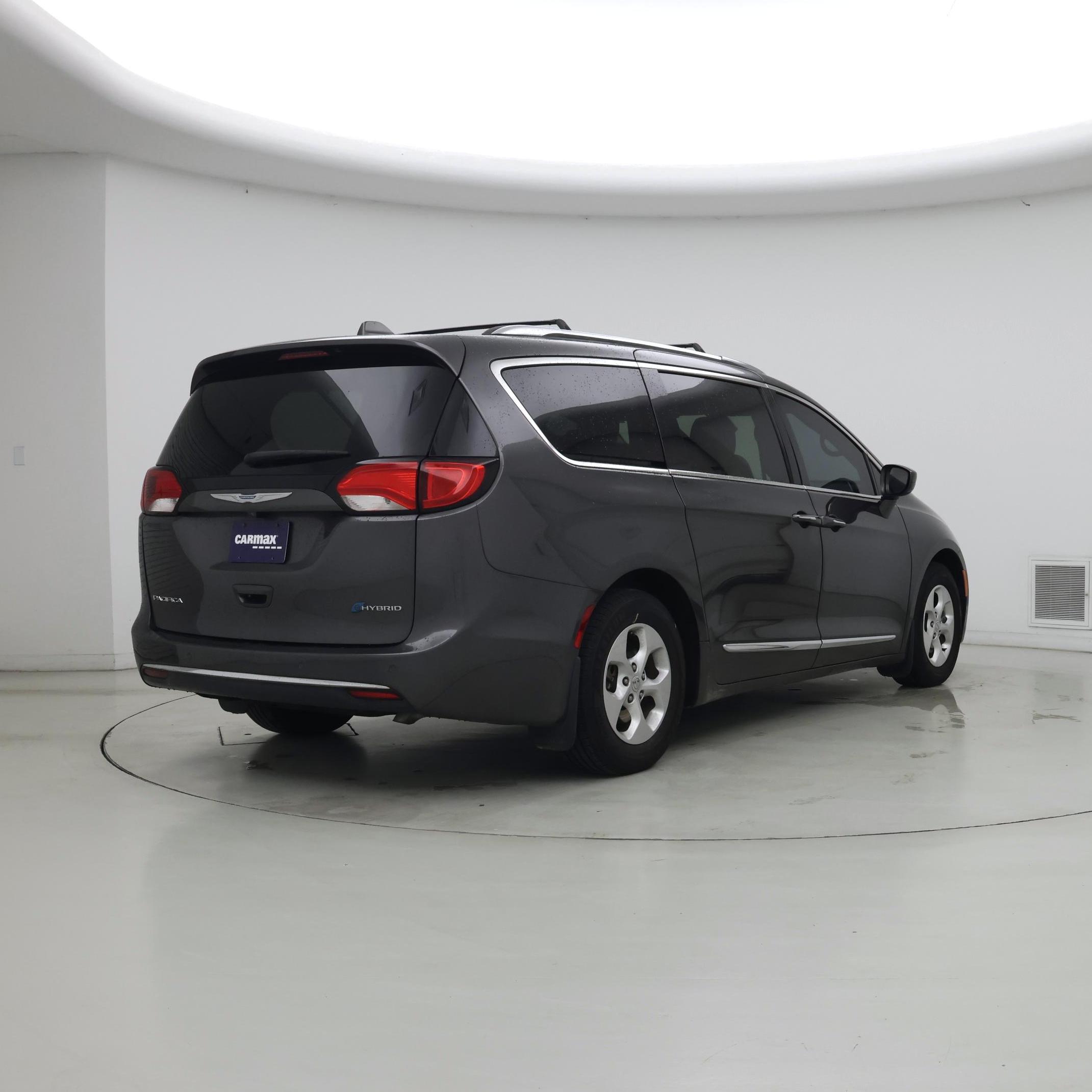 Thumbnail: 2018 Chrysler Pacifica - 8