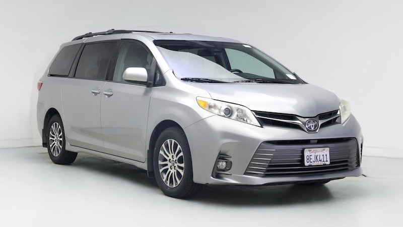 2018 Toyota Sienna XLE Hero Image