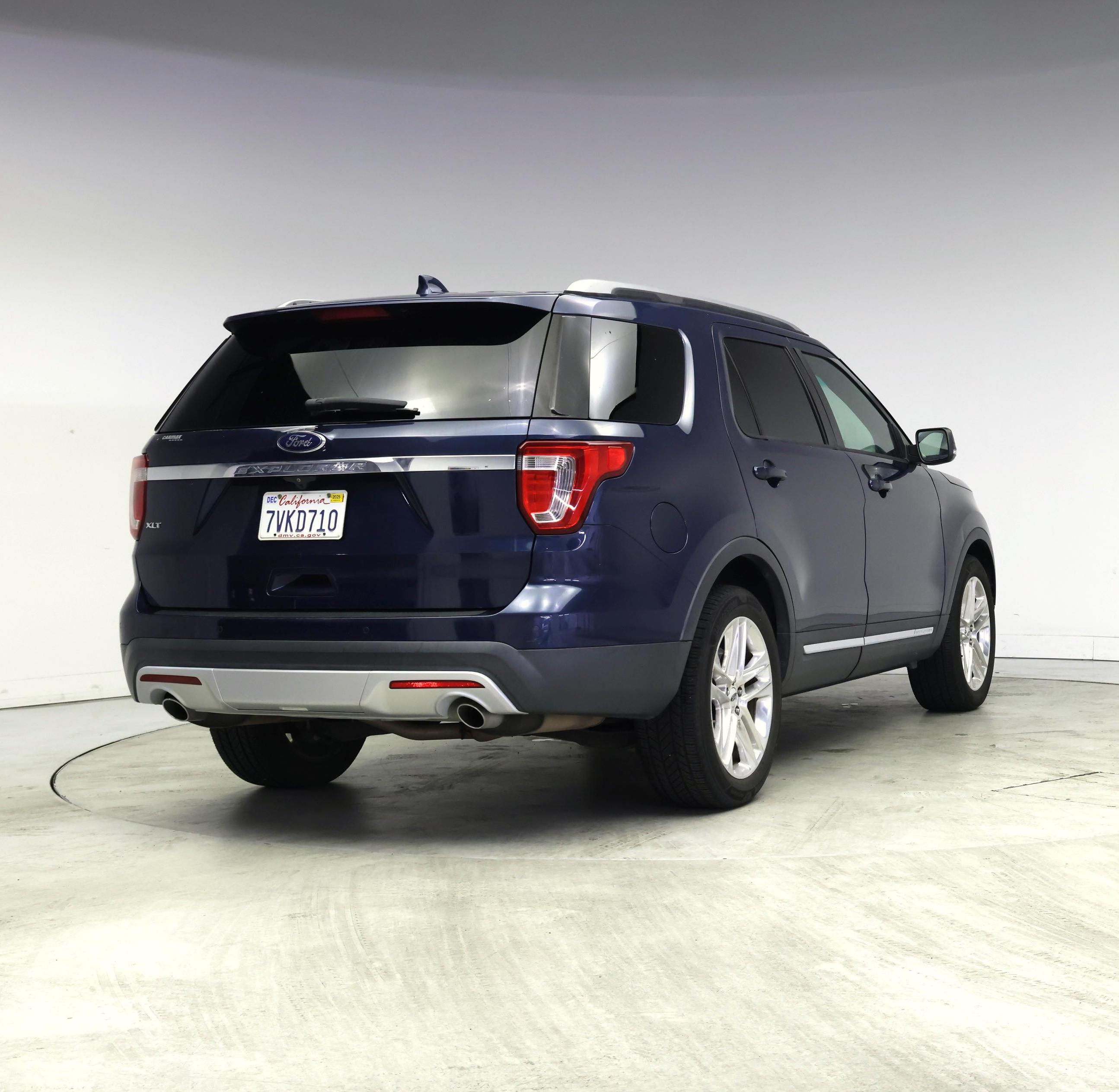 Thumbnail: 2017 Ford Explorer - 8