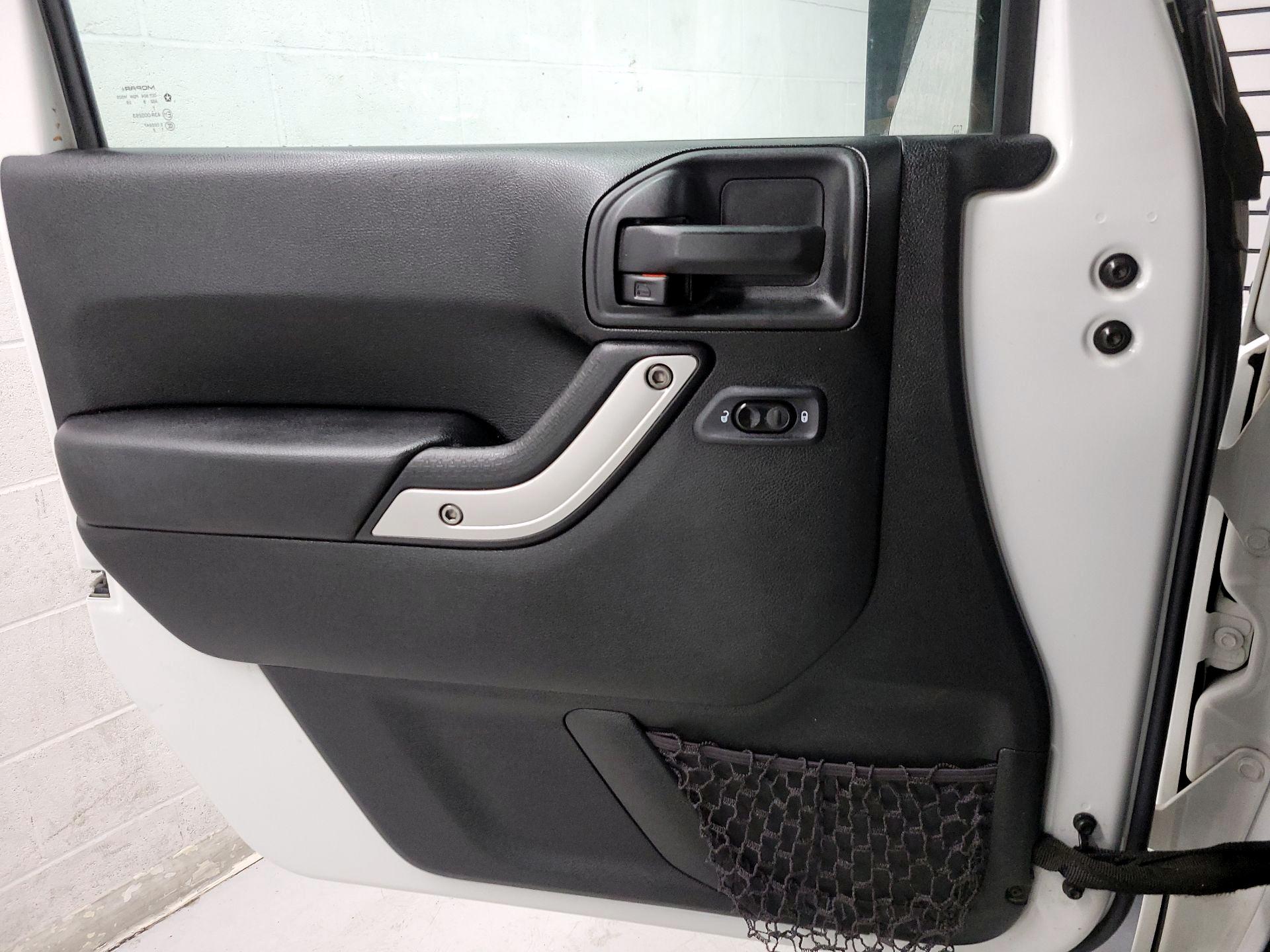 Thumbnail: 2018 Jeep Wrangler - 12