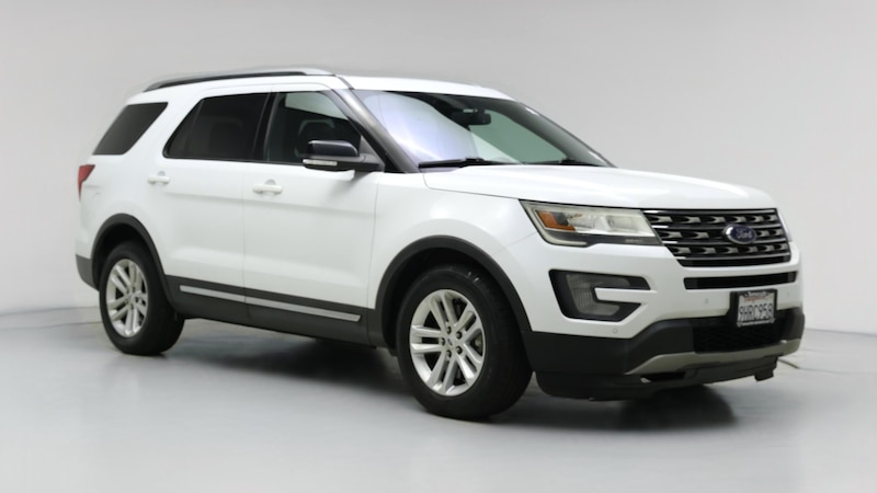 2017 Ford Explorer XLT Hero Image